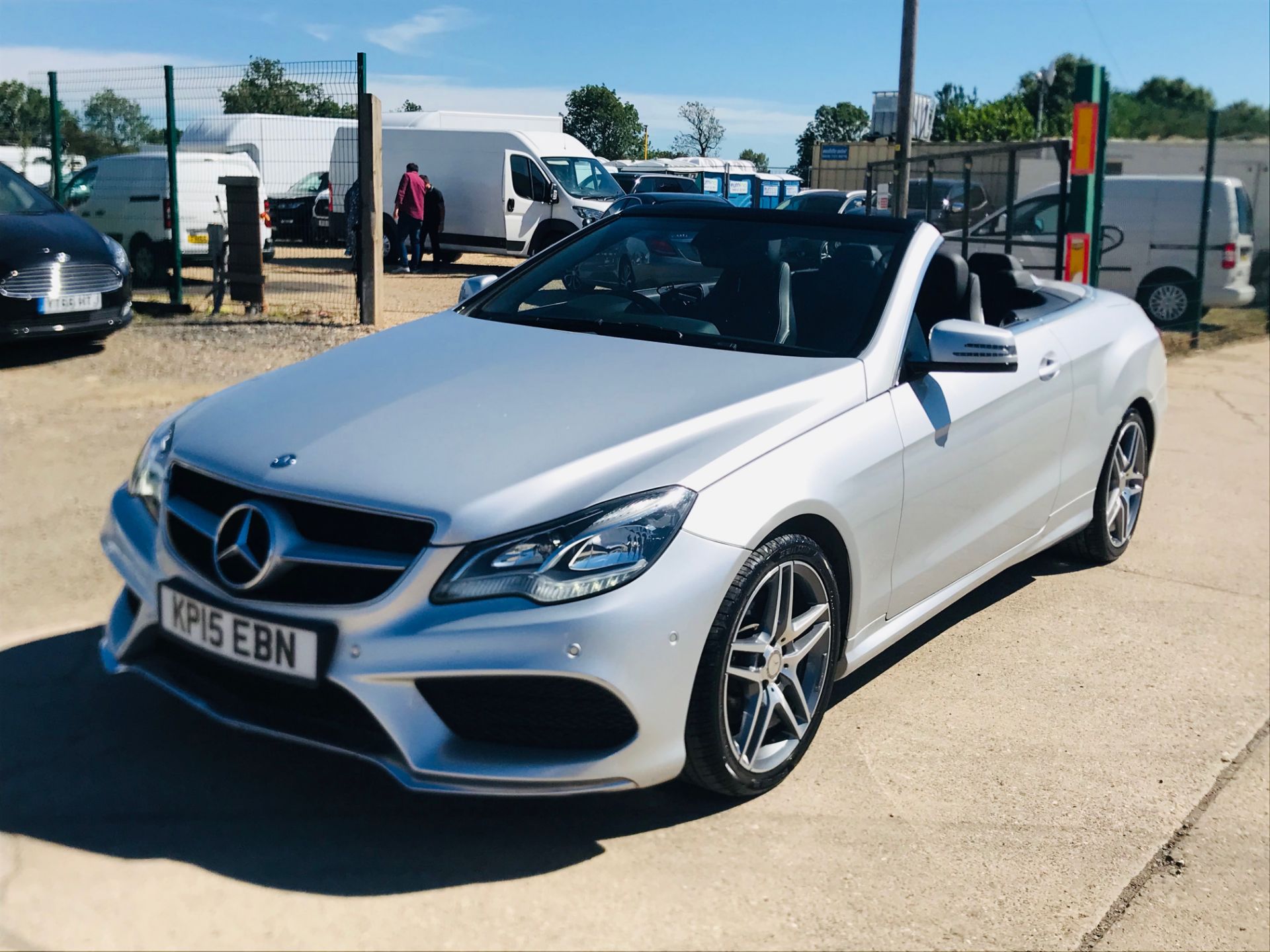 ON SALE MERCEDES E250d "AMG LINE" AUTO "CABRIOLET" CONVERTIBLE - 15 REG - HUGE SPEC - LOW MILES - Image 13 of 38