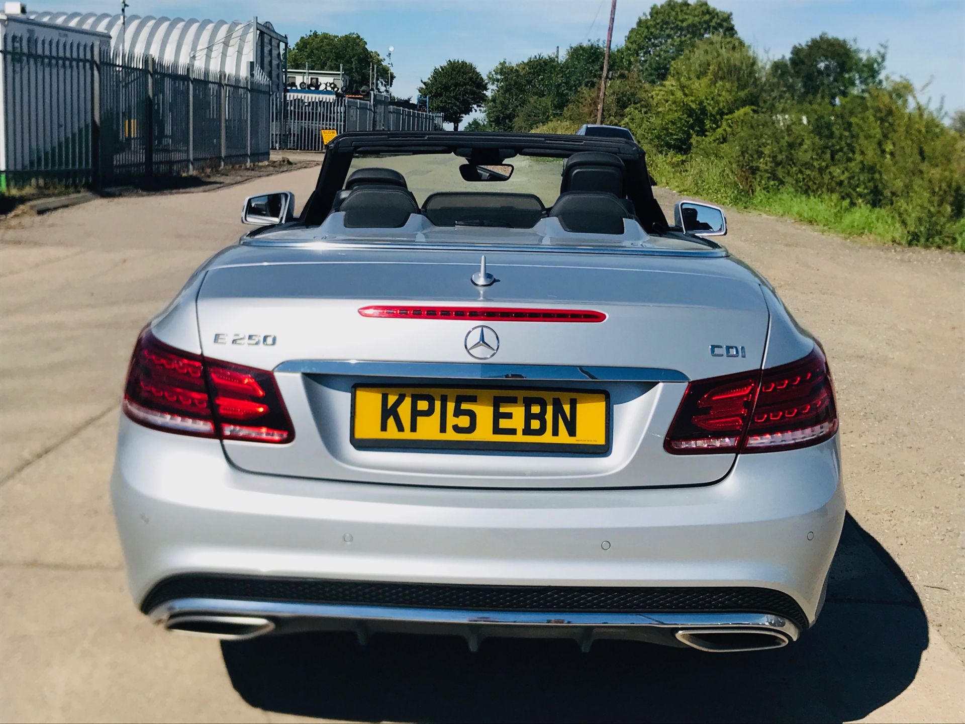 ON SALE MERCEDES E250d "AMG LINE" AUTO "CABRIOLET" CONVERTIBLE - 15 REG - HUGE SPEC - LOW MILES - Image 18 of 38