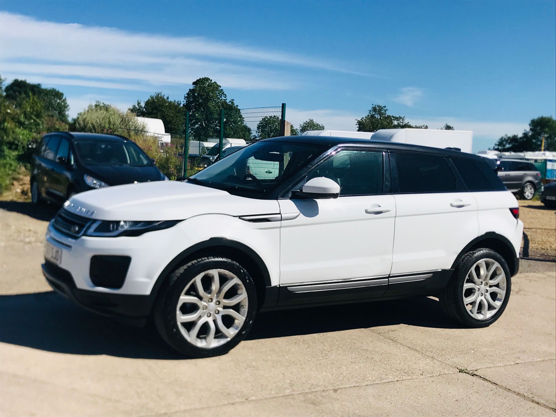 (On Sale) RANGE ROVER EVOQUE *SE* SUV (67 REG) '2.0 ED4 - 150 BHP' *LEATHER & PAN ROOF* (1 OWNER) - Image 6 of 39