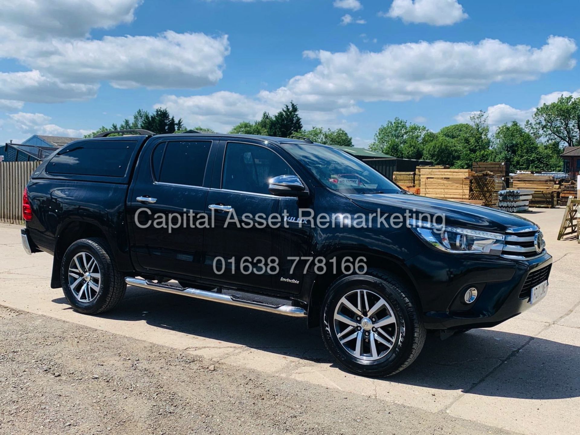 TOYOTA HILUX INVINCIBLE 2.4d4d "AUTO" D/CAB (17 REG - NEW SHAPE) 1 OWNER FSH *SAT NAV* FULLY LOADED - Image 9 of 52