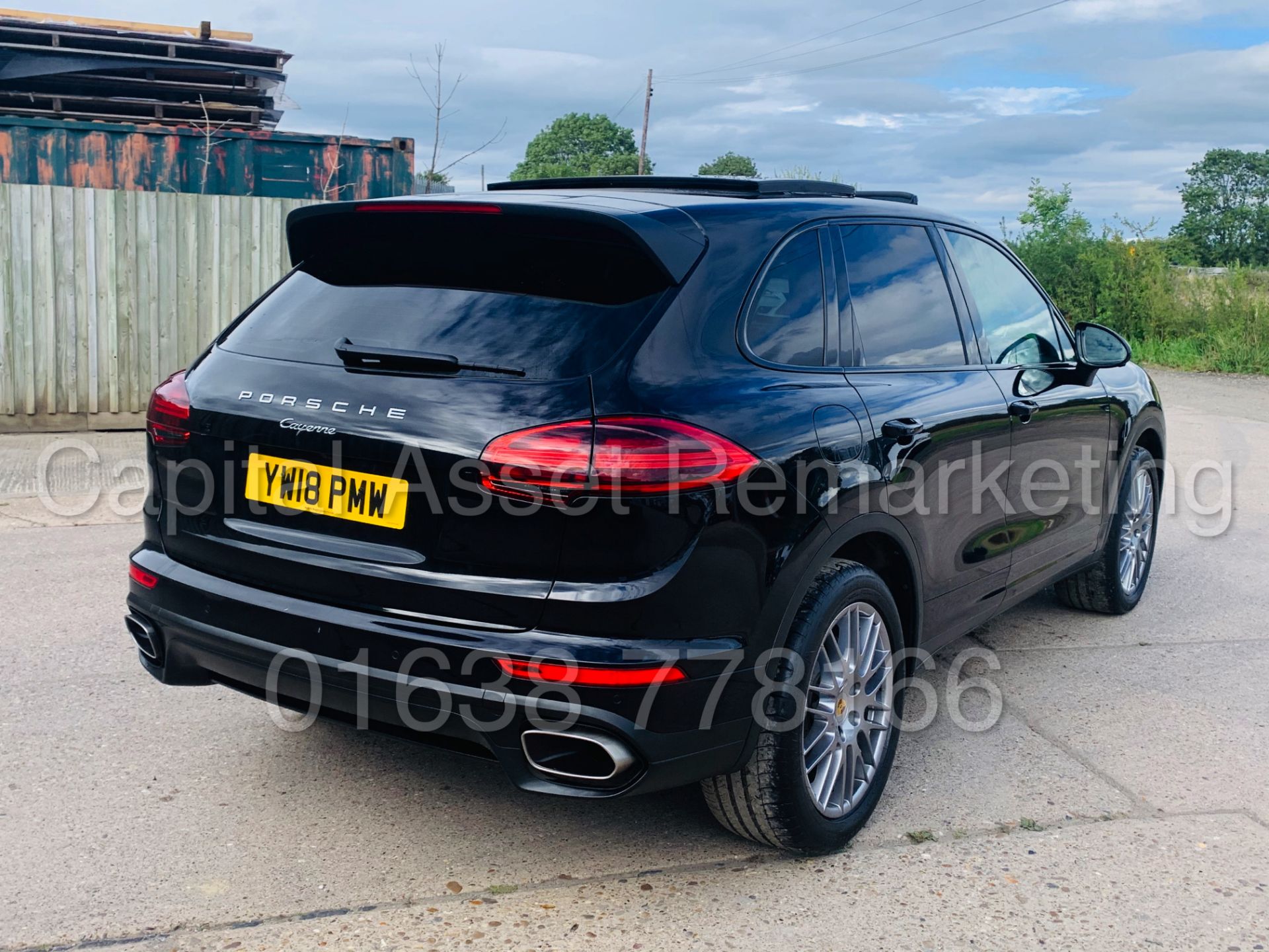 PORSCHE CAYENNE *SPORTS SUV* (2018) '3.0 V6 DIESEL - 262 BHP - 8 SPEED AUTO' **TOP OF THE RANGE** - Image 12 of 62