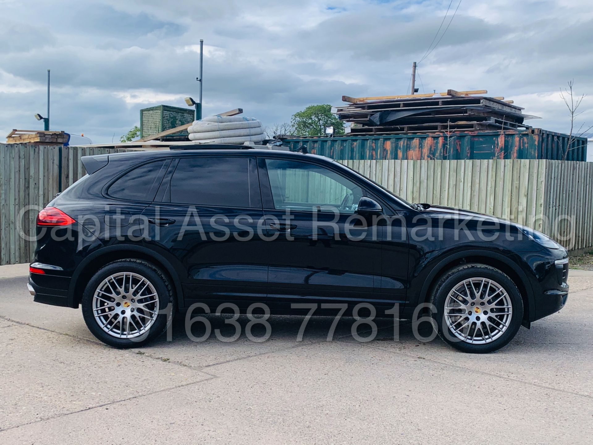 PORSCHE CAYENNE *SPORTS SUV* (2018) '3.0 V6 DIESEL - 262 BHP - 8 SPEED AUTO' **TOP OF THE RANGE** - Image 14 of 62