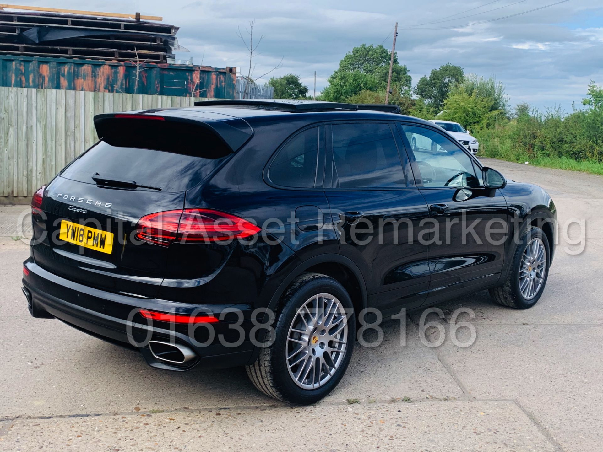 PORSCHE CAYENNE *SPORTS SUV* (2018) '3.0 V6 DIESEL - 262 BHP - 8 SPEED AUTO' **TOP OF THE RANGE** - Image 13 of 62