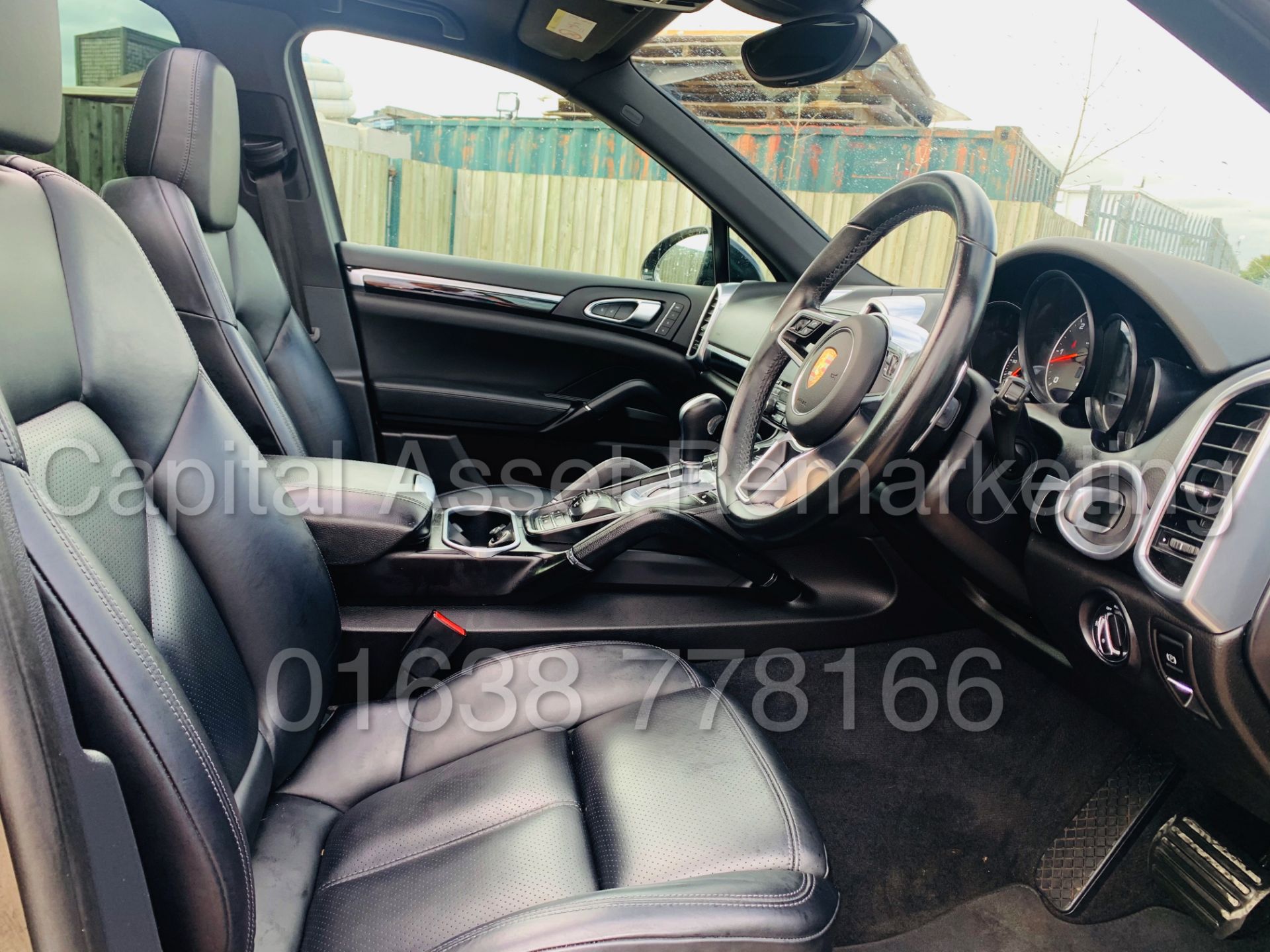 PORSCHE CAYENNE *SPORTS SUV* (2018) '3.0 V6 DIESEL - 262 BHP - 8 SPEED AUTO' **TOP OF THE RANGE** - Image 43 of 62