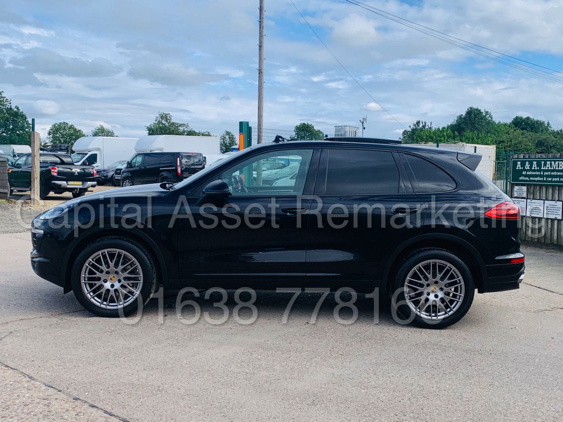 PORSCHE CAYENNE *SPORTS SUV* (2018) '3.0 V6 DIESEL - 262 BHP - 8 SPEED AUTO' **TOP OF THE RANGE** - Image 8 of 62