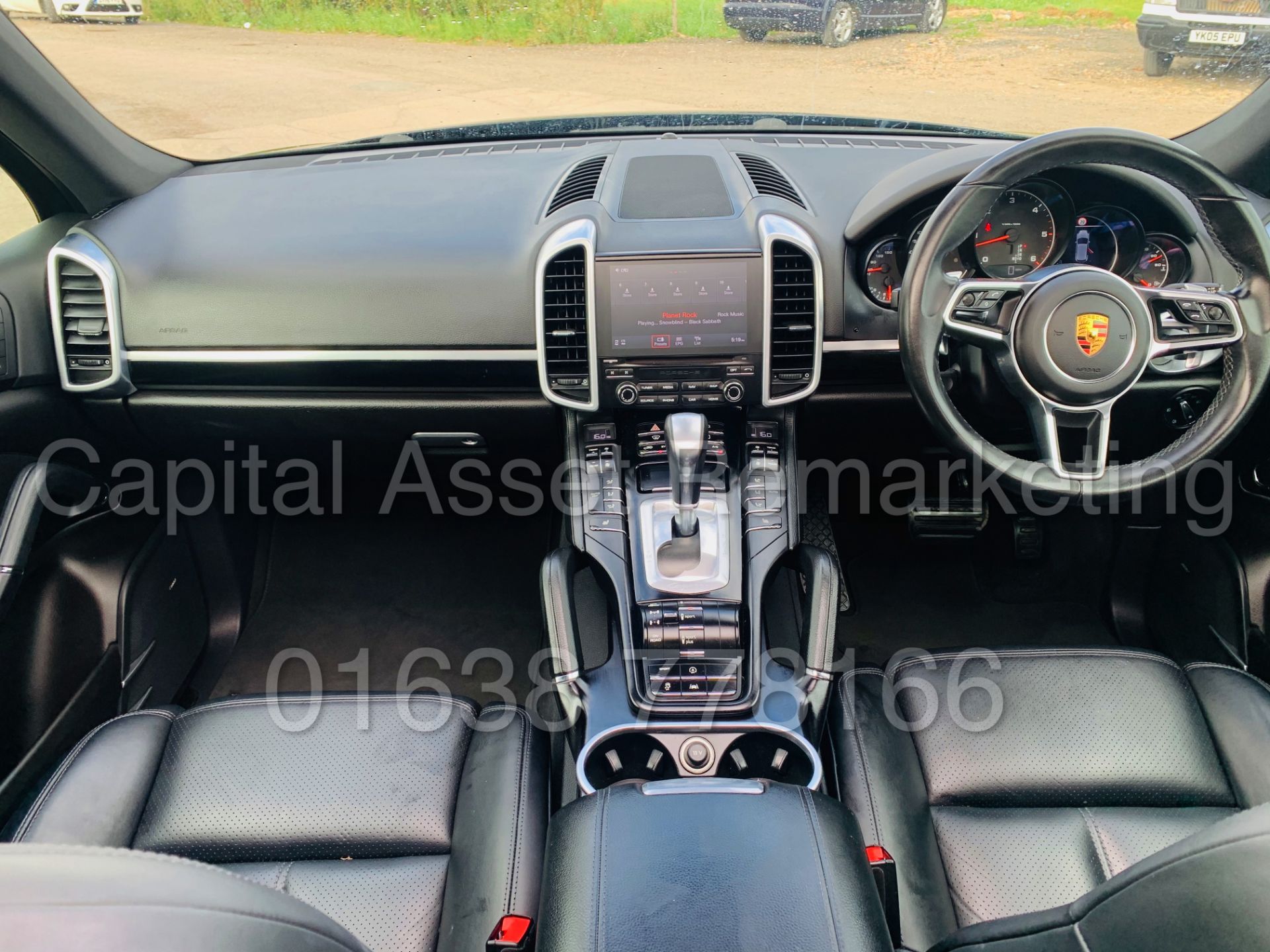 PORSCHE CAYENNE *SPORTS SUV* (2018) '3.0 V6 DIESEL - 262 BHP - 8 SPEED AUTO' **TOP OF THE RANGE** - Image 36 of 62