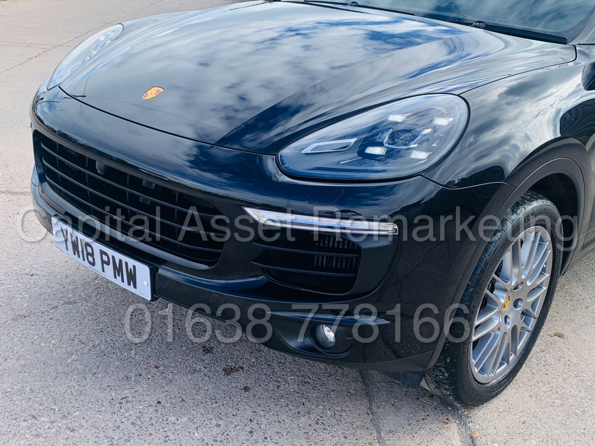 PORSCHE CAYENNE *SPORTS SUV* (2018) '3.0 V6 DIESEL - 262 BHP - 8 SPEED AUTO' **TOP OF THE RANGE** - Image 16 of 62