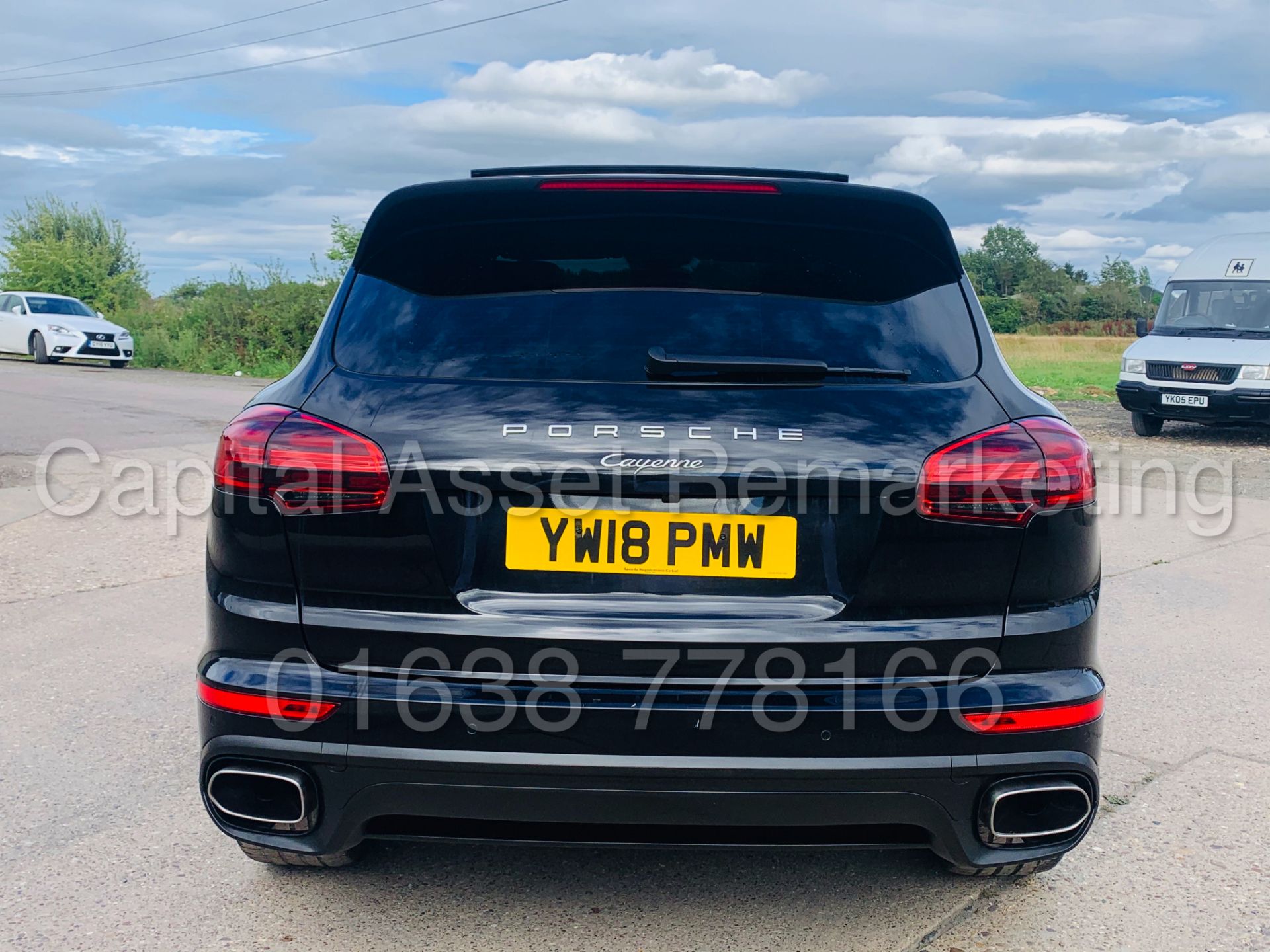 PORSCHE CAYENNE *SPORTS SUV* (2018) '3.0 V6 DIESEL - 262 BHP - 8 SPEED AUTO' **TOP OF THE RANGE** - Image 11 of 62