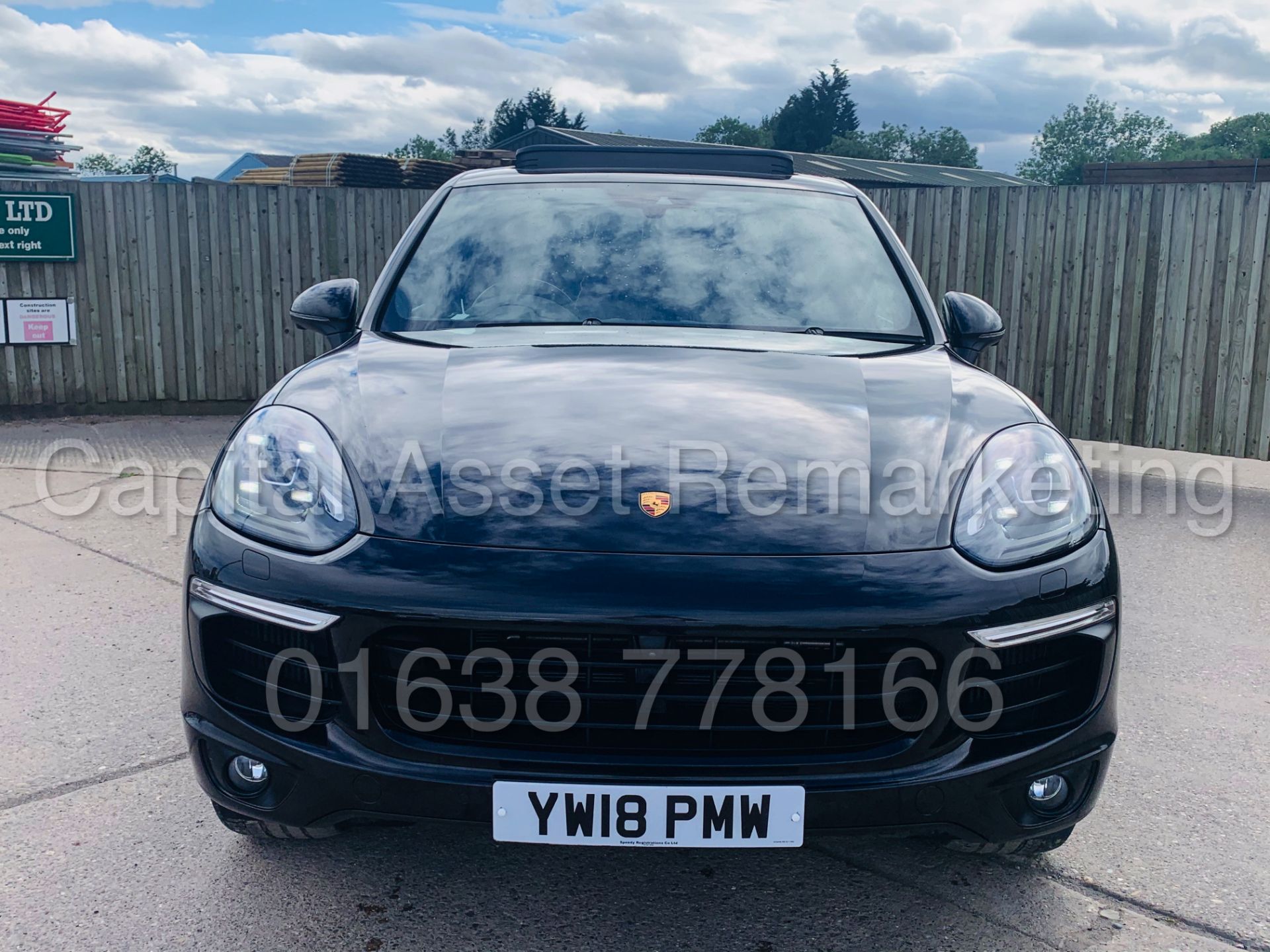 PORSCHE CAYENNE *SPORTS SUV* (2018) '3.0 V6 DIESEL - 262 BHP - 8 SPEED AUTO' **TOP OF THE RANGE** - Image 4 of 62