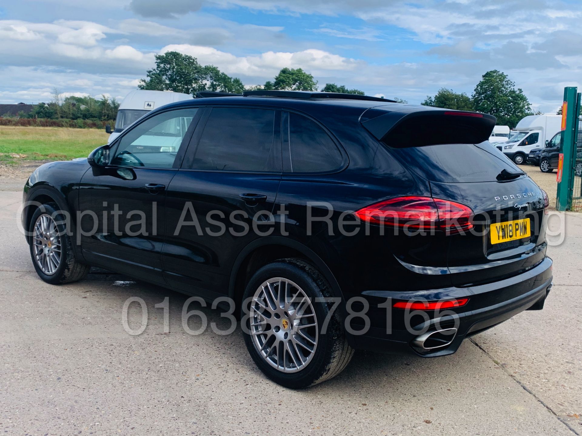 PORSCHE CAYENNE *SPORTS SUV* (2018) '3.0 V6 DIESEL - 262 BHP - 8 SPEED AUTO' **TOP OF THE RANGE** - Image 9 of 62