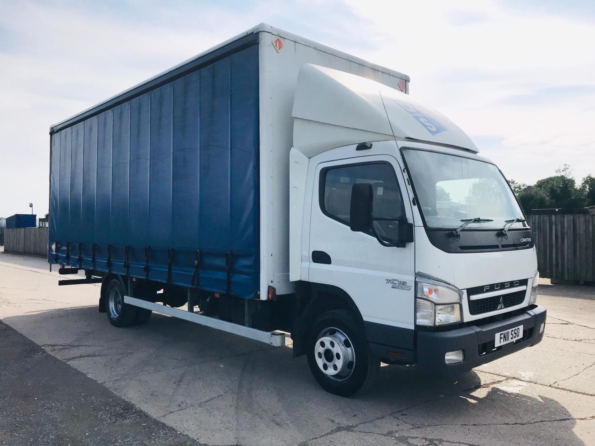 On Sale MITSUBISHI CANTER 7C18 "LWB" 22 FOOT CURTAINSIDER TRUCK - 6 SPEED MANUAL - 11 REG BARN DOORS - Image 5 of 21