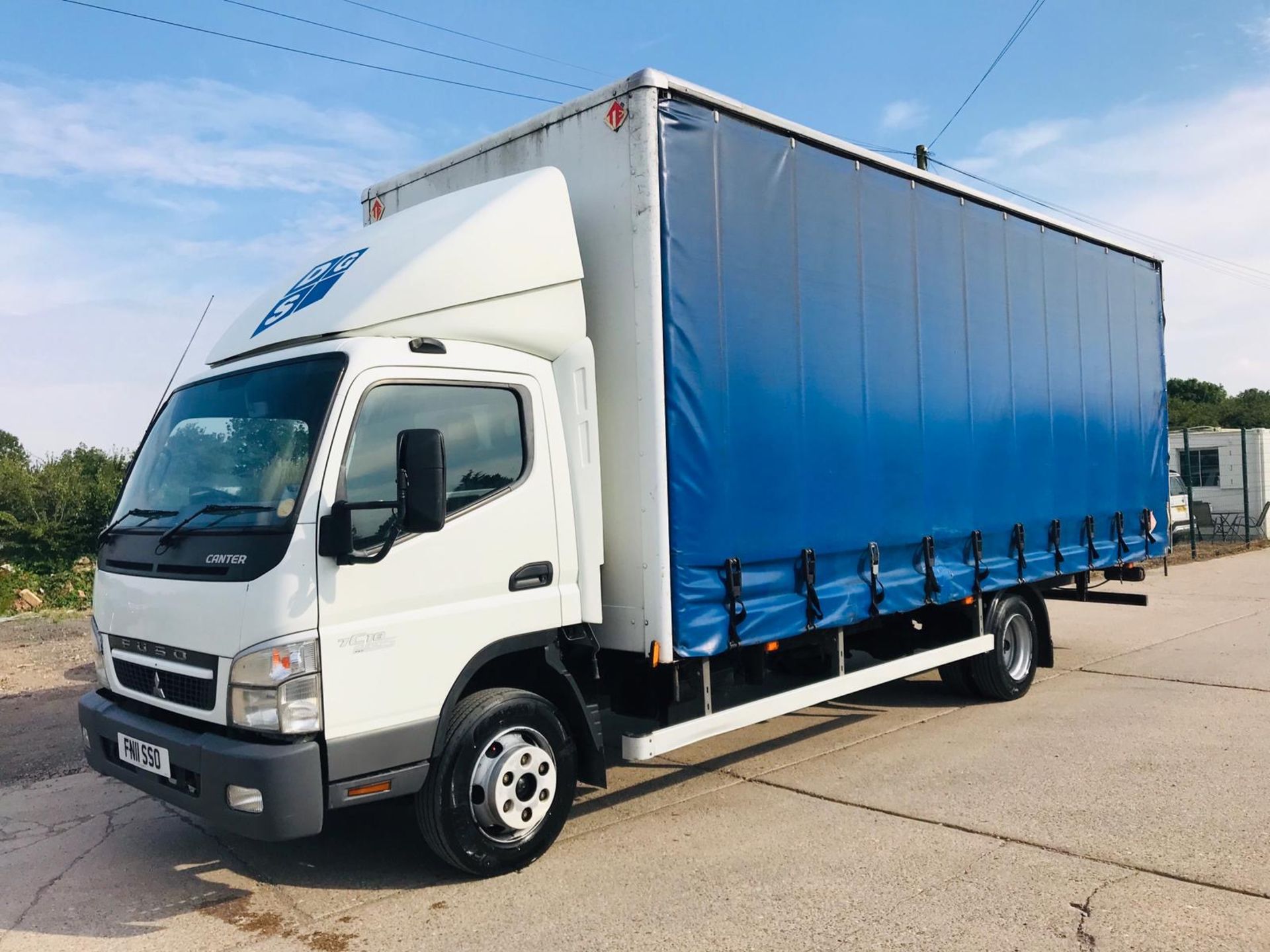 On Sale MITSUBISHI CANTER 7C18 "LWB" 22 FOOT CURTAINSIDER TRUCK - 6 SPEED MANUAL - 11 REG BARN DOORS - Image 4 of 21