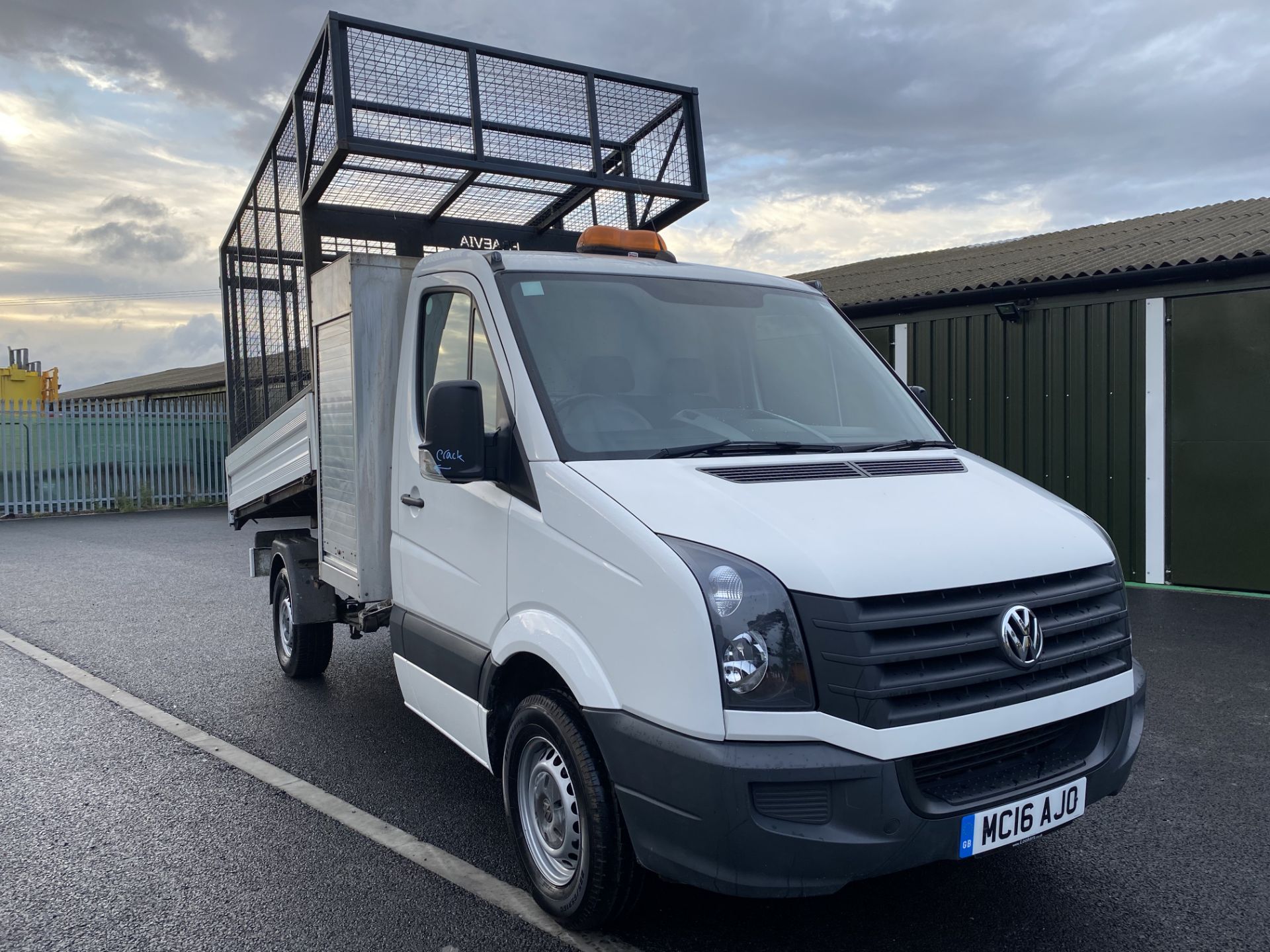 (On Sale) VOLKSWAGEN CRAFTER CR35 2.0TDI CAGED TIPPER TRUCK - 16 REG - ONLY 35K MILES - 1 OWNER - Image 2 of 8