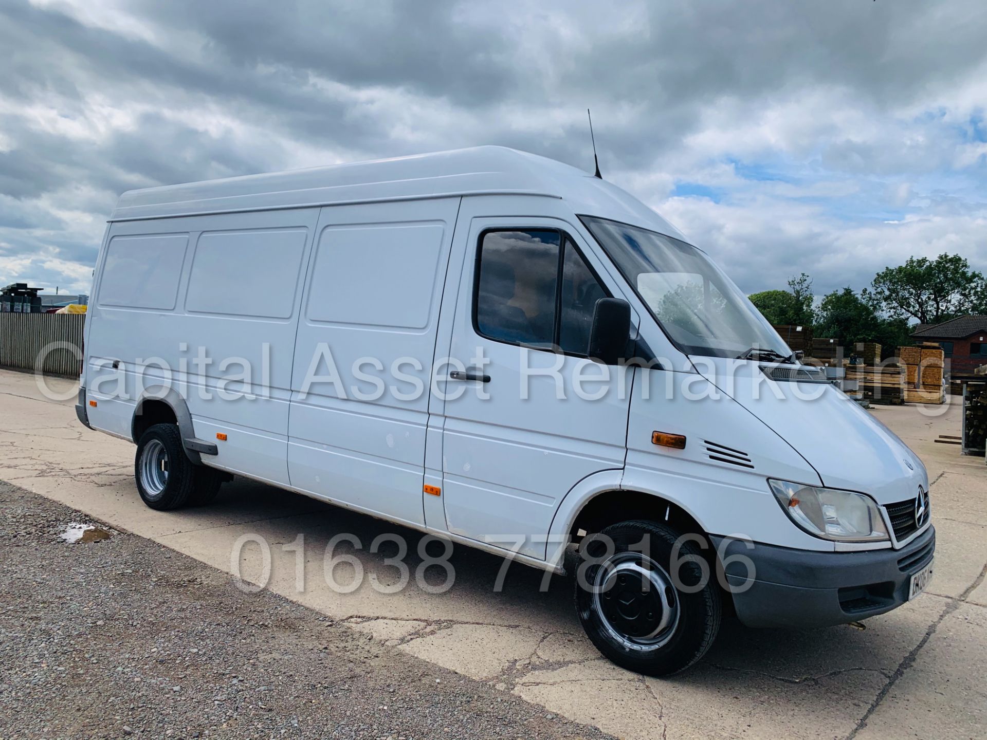 On Sale MERCEDES-BENZ SPRINTER 411 CDI *LWB HI-ROOF* (2006) '110 BHP - 5 SPEED' *TWIN AXLE* (NO VAT) - Image 2 of 25