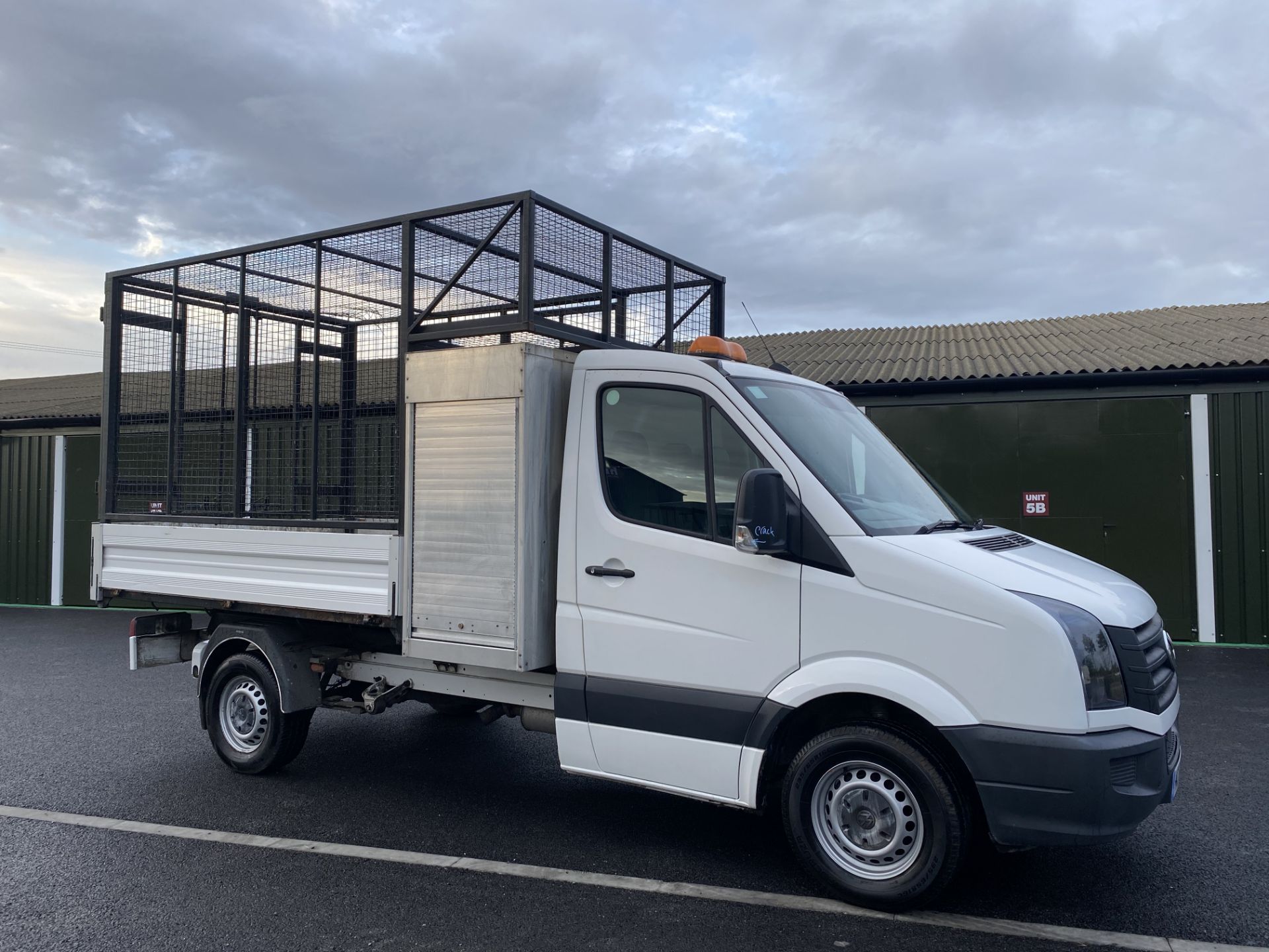 (On Sale) VOLKSWAGEN CRAFTER CR35 2.0TDI CAGED TIPPER TRUCK - 16 REG - ONLY 35K MILES - 1 OWNER - Image 8 of 8