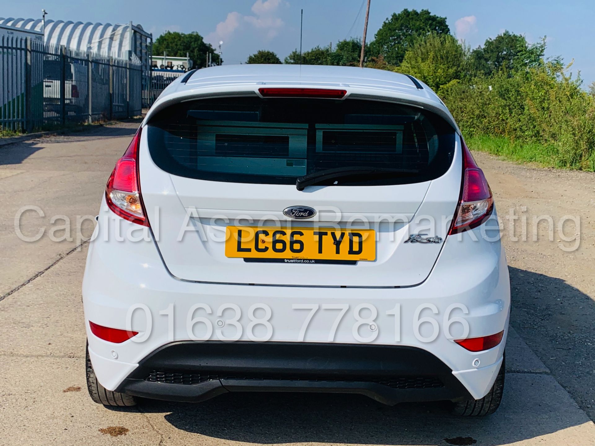 FORD FIESTA *SPORT* LCV -PANEL VAN (2017 - EURO 6) '1.5 TDCI - 95 BHP' *AIR CON - SAT NAV* (1 OWNER) - Image 11 of 47