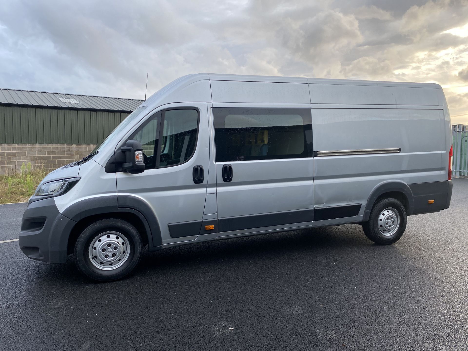 (On Sale) PEUGEOT BOXER 2.0HDI "(130) L4H2 EXTRA LONG WHEEL BASE CREW VAN - (2017 EURO 6) - AIR CON - Image 5 of 22