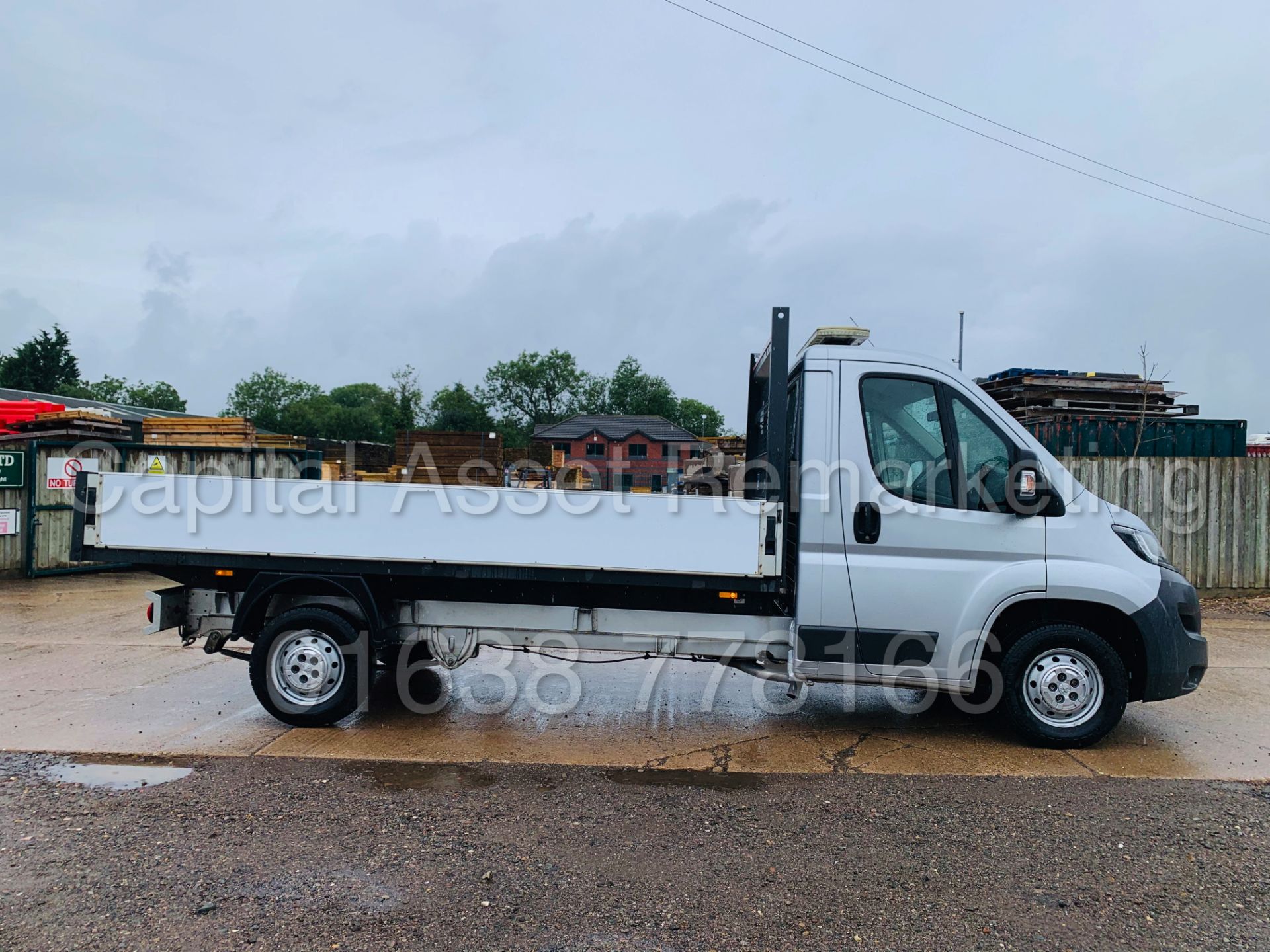 PEUGEOT BOXER 335 *LWB - DROPSIDE TRUCK* (2017 - EURO 6) '2.0 BLUE HDI -130 BHP - 6 SPEED' (1 OWNER) - Image 14 of 37