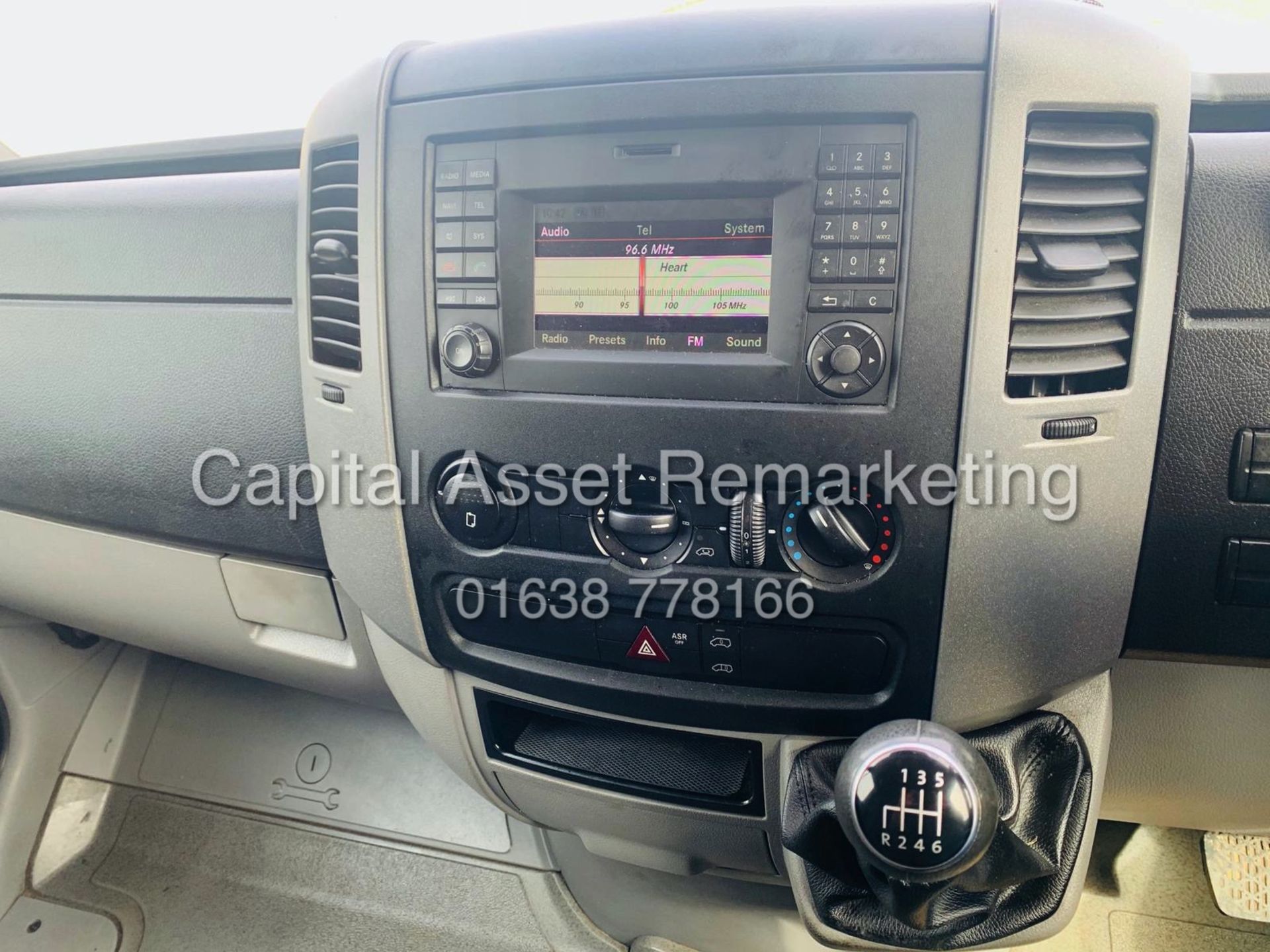 On Sale VOLKSWAGEN CRAFTER 2.0TDI CR35 (15 REG) 1 OWNER - CRUISE - ELEC PACK - BLUETOOTH - Image 21 of 30