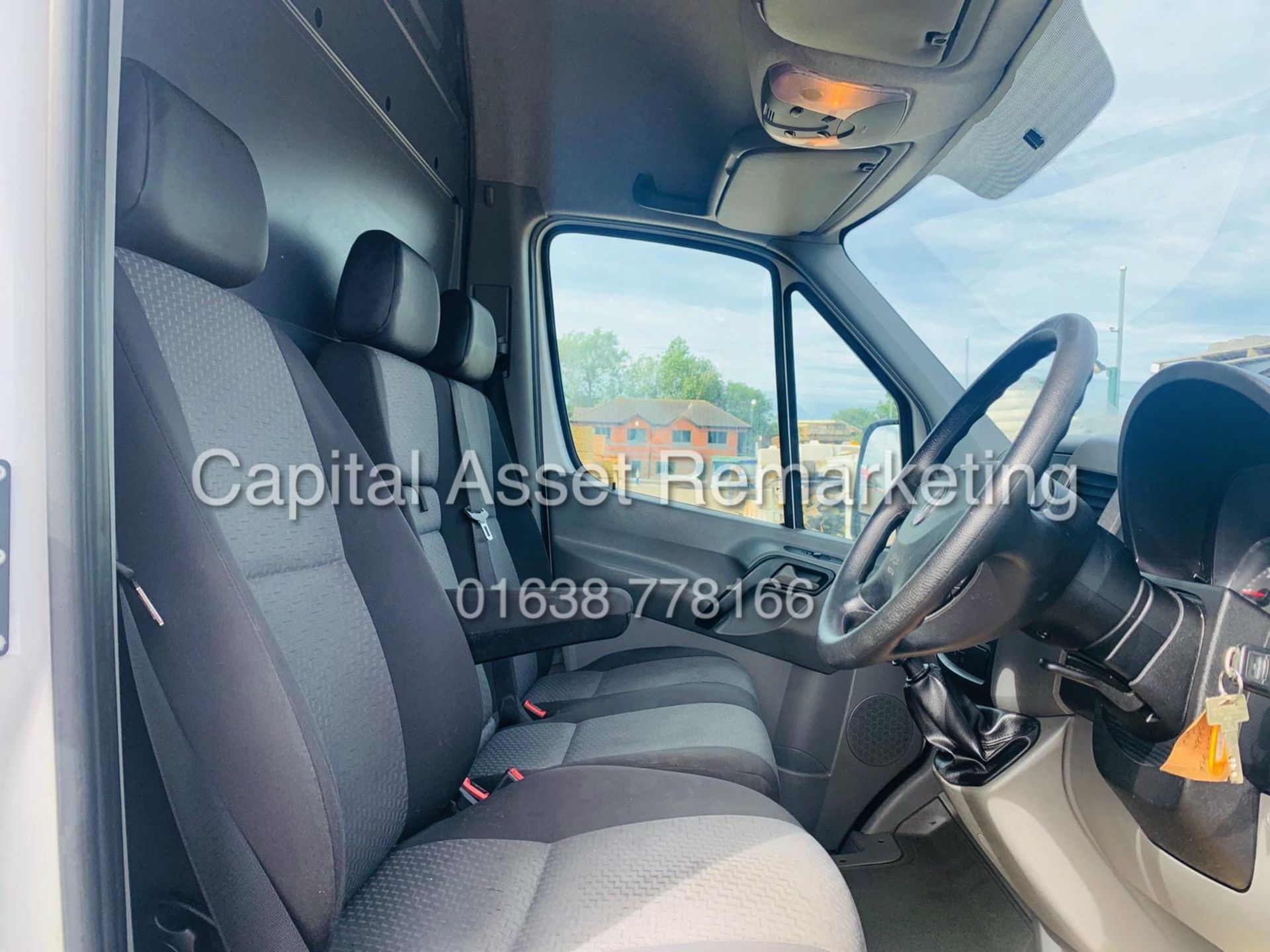 On Sale VOLKSWAGEN CRAFTER 2.0TDI CR35 (15 REG) 1 OWNER - CRUISE - ELEC PACK - BLUETOOTH - Image 17 of 30