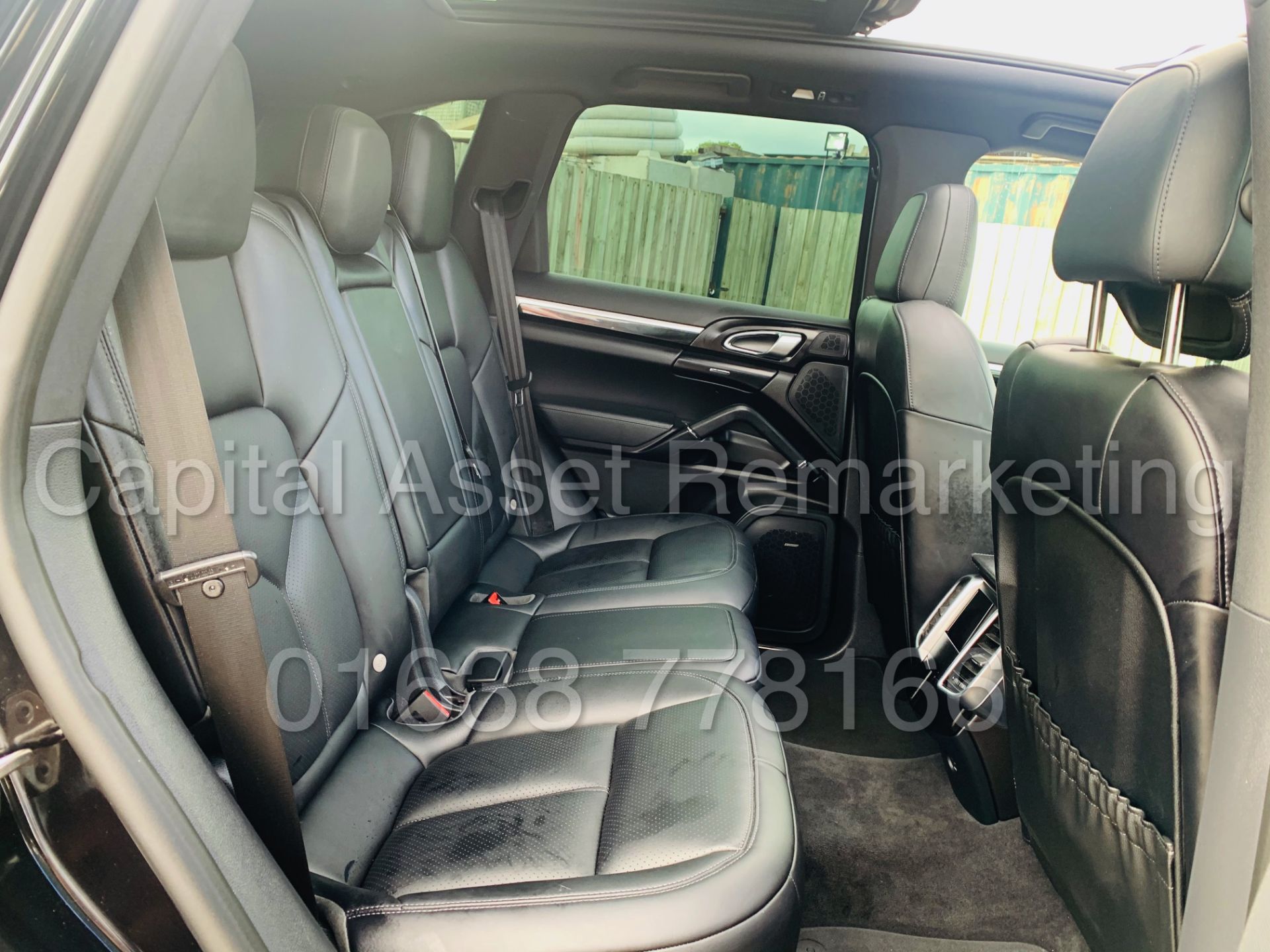(On Sale) PORSCHE CAYENNE *SPORTS SUV* (2018) '3.0 V6 DIESEL -262 BHP- 8 SPEED AUTO' *ULTIMATE SPEC* - Image 35 of 62