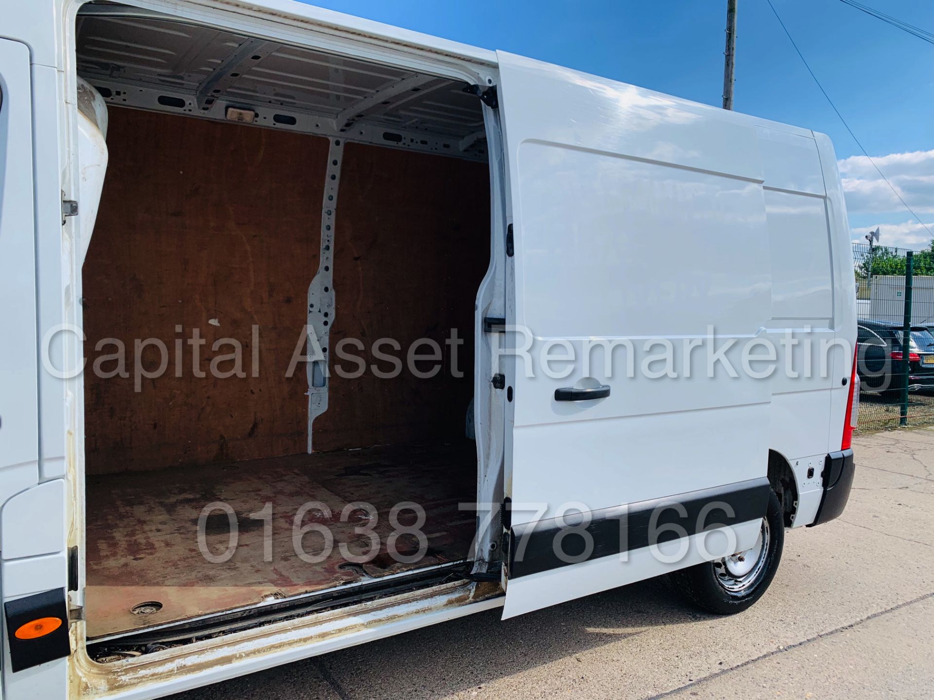 (On Sale) VAUXHALL MOVANO F3500 *LWB HI-ROOF* (64 REG) '2.3 CDTI -125 BHP- 6 SPEED' (1 FORMER OWNER) - Image 22 of 35