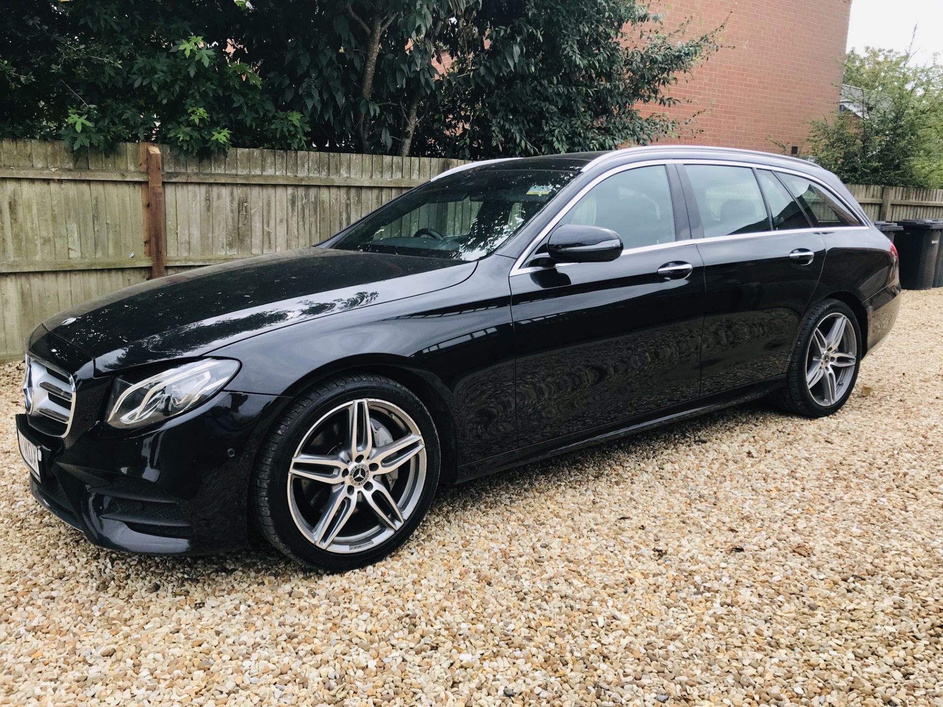 MERCEDES E350d "AMG LINE PREMIUM" AUTO ESTATE (18 REG) PAN ROOF - LEATHER - COMMAND - 1 KEEPER!!