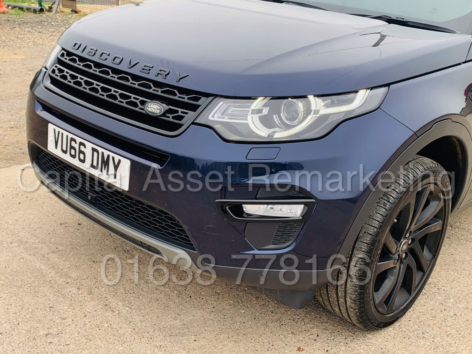 LAND ROVER DISCOVERY SPORT *HSE BLACK EDITION* SUV (2017 MODEL) '2.0 TD4 - AUTO' **MASSIVE SPEC** - Image 16 of 59