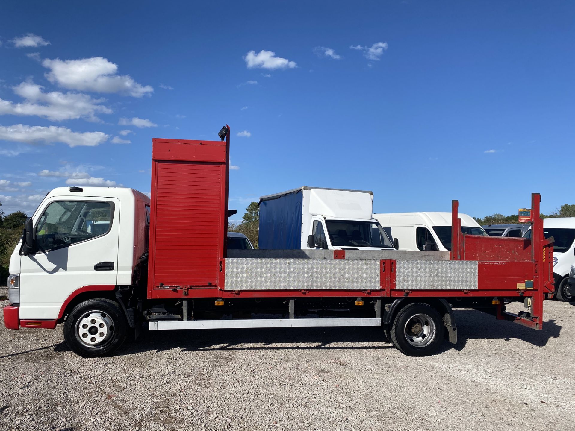 MITSUBISHI CANTER 7C15 (150) LWB DOUBLE DROPSIDE WITH TAIL LIFT - 14 REG - EURO 6 - ULEZ COMPLIANT - Image 5 of 14