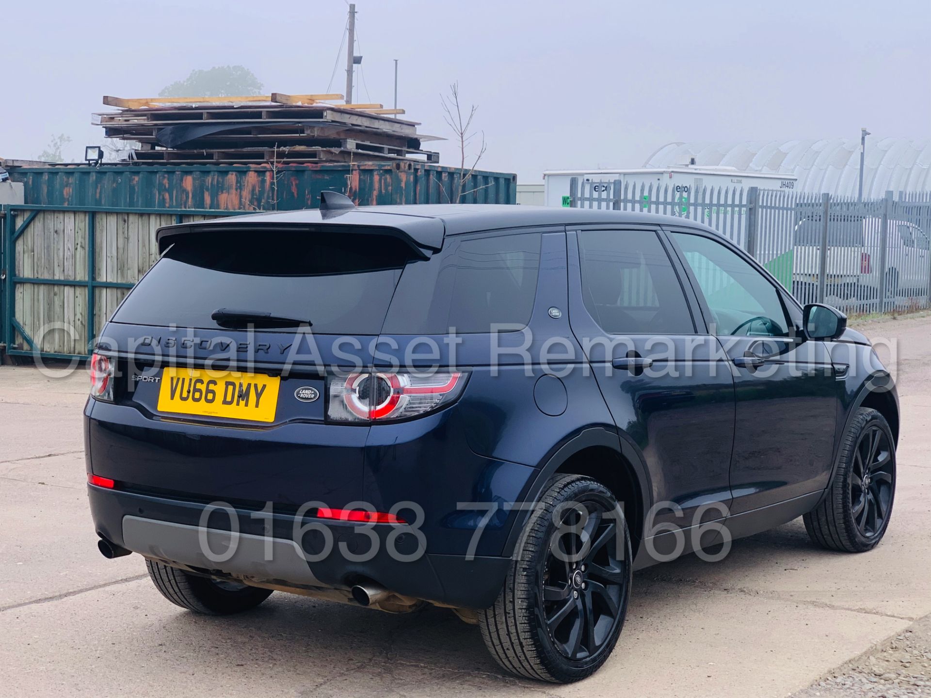 LAND ROVER DISCOVERY SPORT *HSE BLACK EDITION* SUV (2017 MODEL) '2.0 TD4 - AUTO' **MASSIVE SPEC** - Image 12 of 59