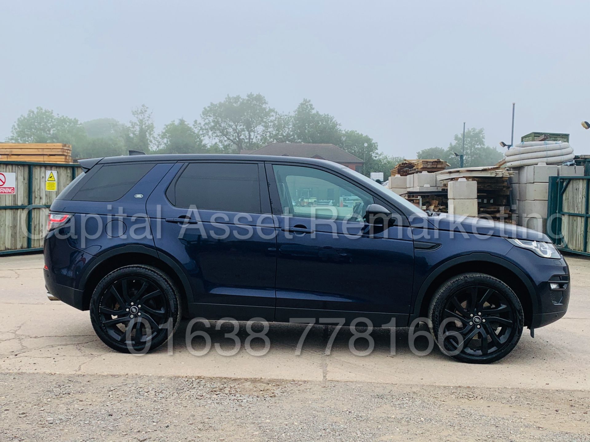 LAND ROVER DISCOVERY SPORT *HSE BLACK EDITION* SUV (2017 MODEL) '2.0 TD4 - AUTO' **MASSIVE SPEC** - Image 14 of 59