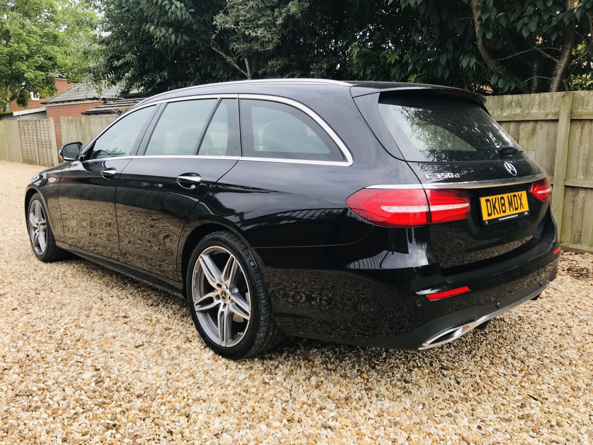 MERCEDES E350d "AMG LINE PREMIUM" AUTO ESTATE (18 REG) PAN ROOF - LEATHER - COMMAND - 1 KEEPER!! - Image 8 of 40