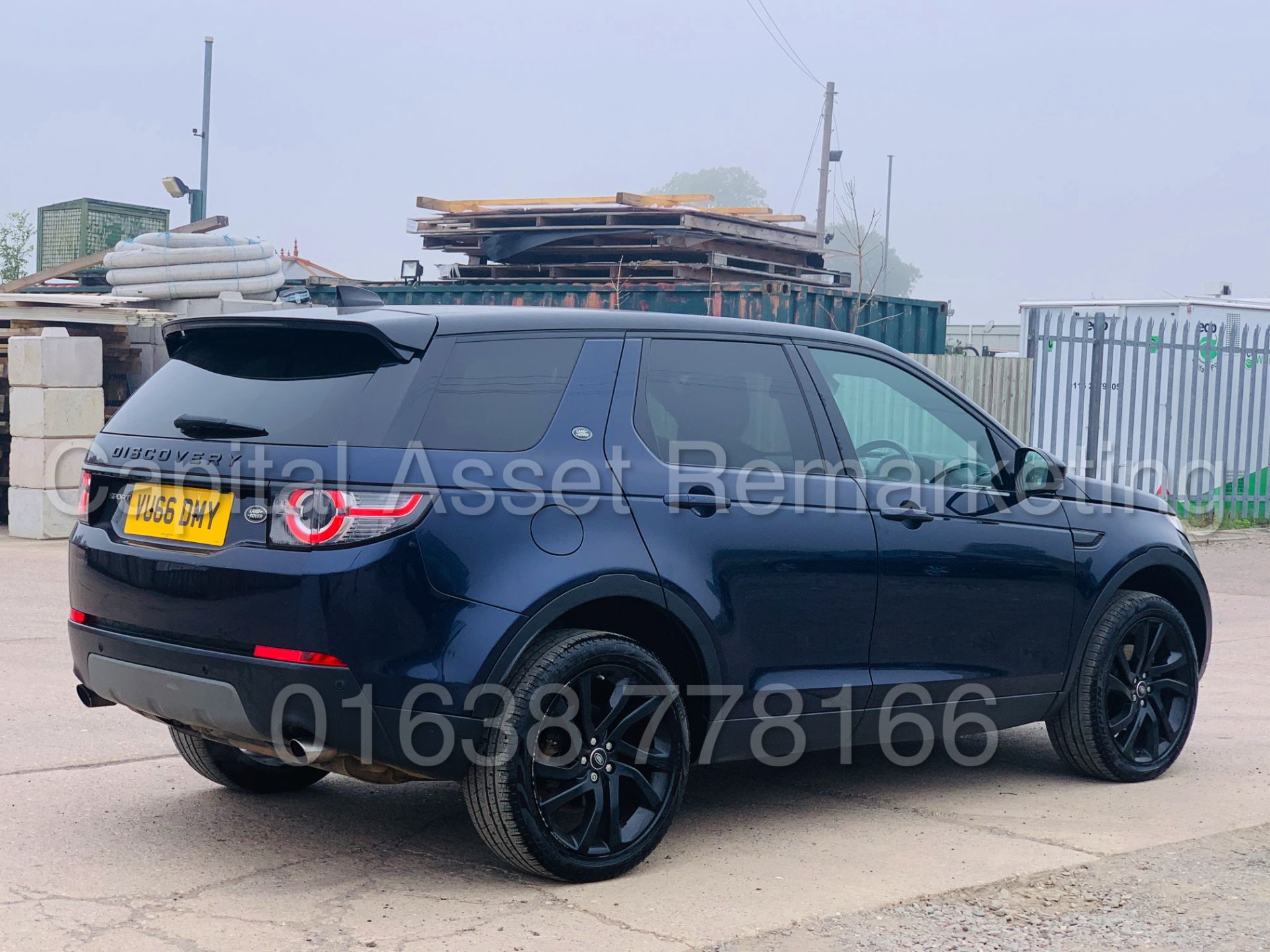 LAND ROVER DISCOVERY SPORT *HSE BLACK EDITION* SUV (2017 MODEL) '2.0 TD4 - AUTO' **MASSIVE SPEC** - Image 13 of 59