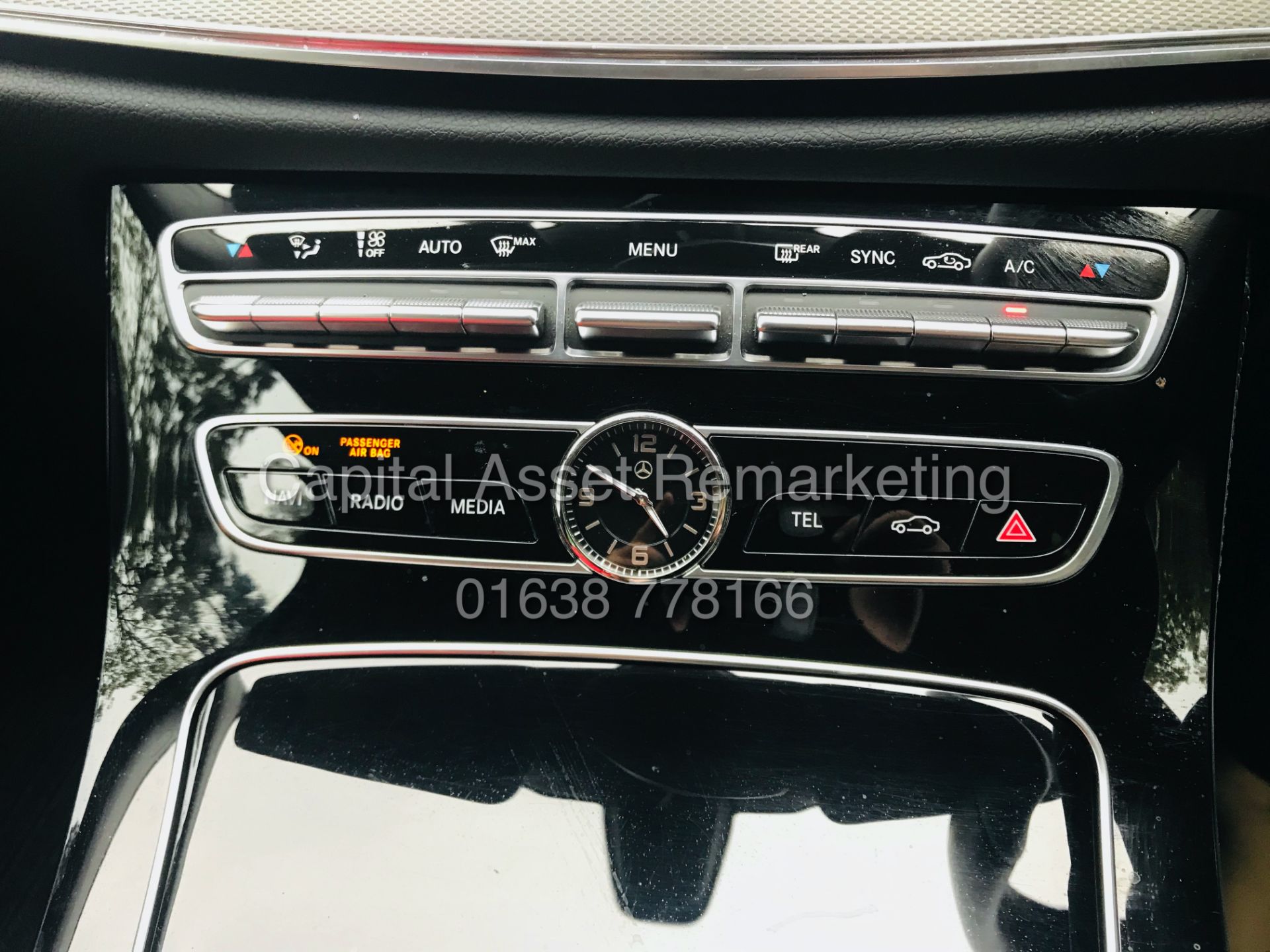 MERCEDES E220d "SE" SPECIAL EQUIPMENT ESTATE "AUTO" (2019 MODEL) 1 KEEPER - LEATHER - SAT NAV - WOW! - Image 32 of 35