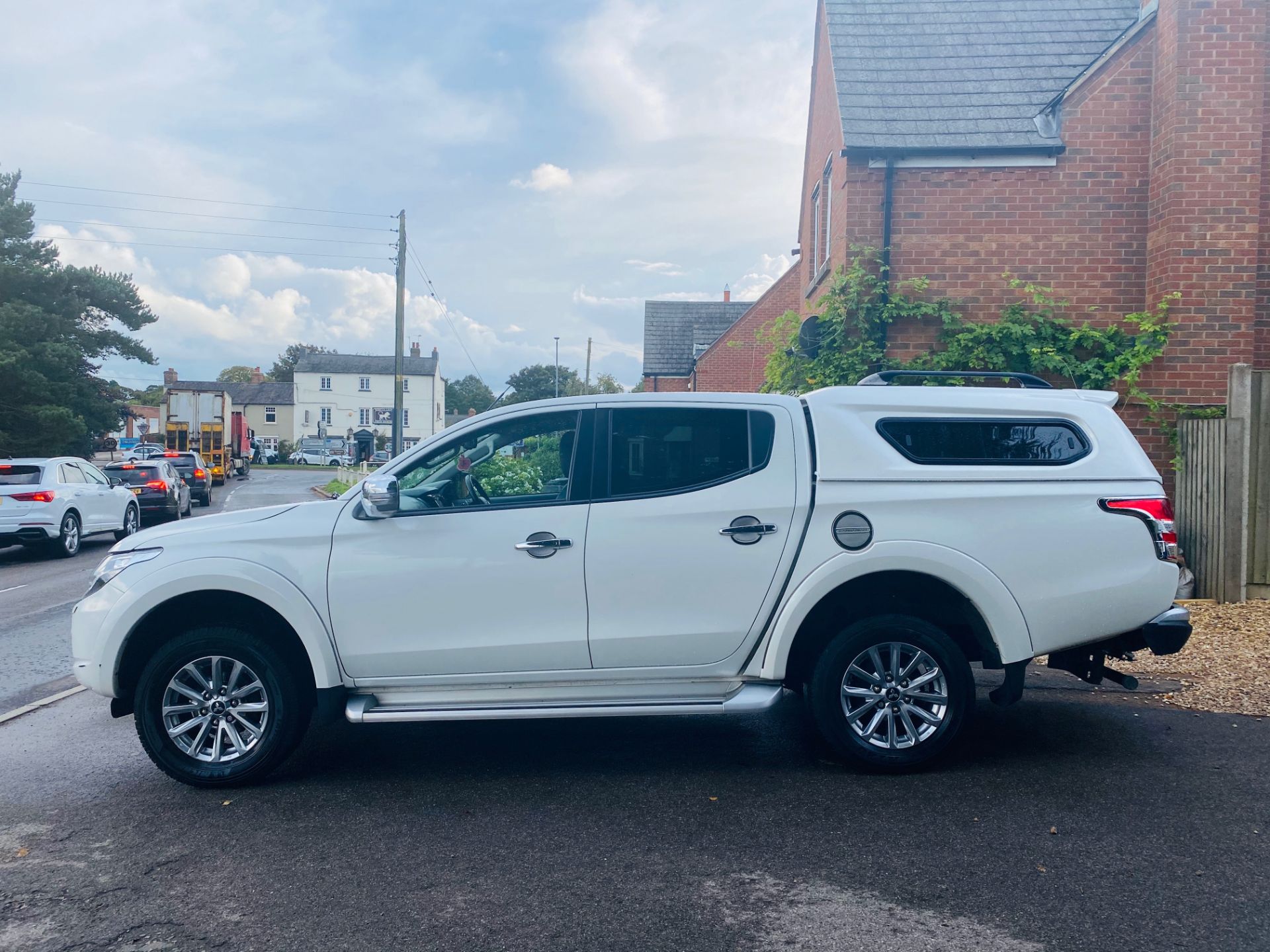 On Sale MITSUBISHI L200 "BARBARIAN" 2.4D-ID "AUTO" - 17 REG - LEATHER - SAT NAV - HUGE SPEC -CANOPY - Image 5 of 25