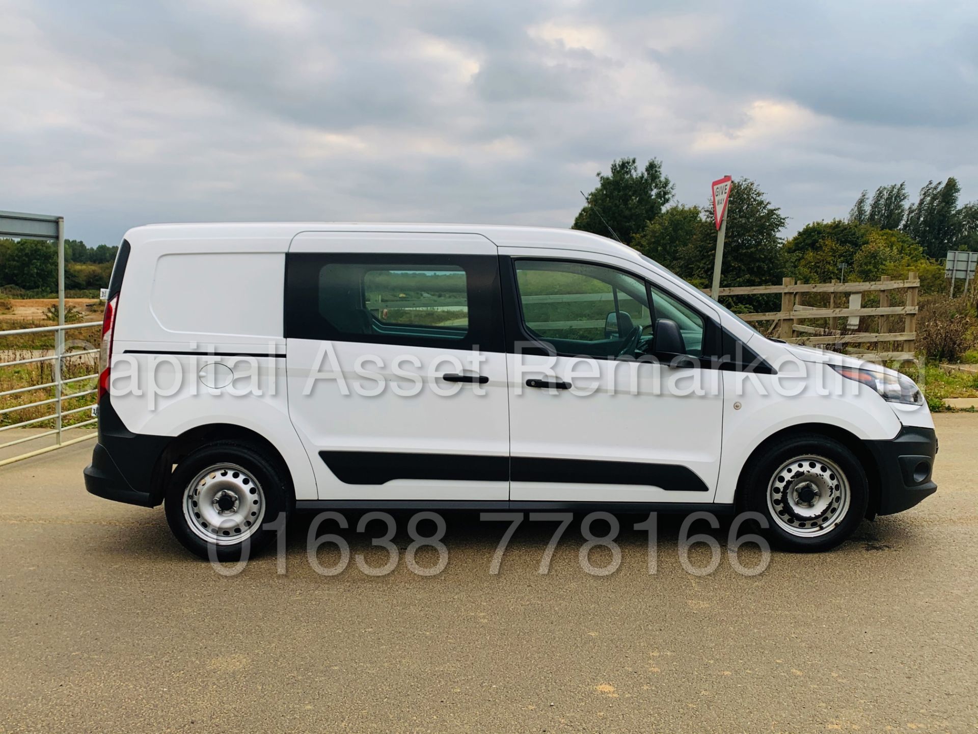 ON SALE FORD TRANSIT CONNECT *LWB- 5 SEATER CREW VAN* (2018 - EURO 6) 1.5 TDCI *AIR CON* (1 OWNER) - Image 14 of 45