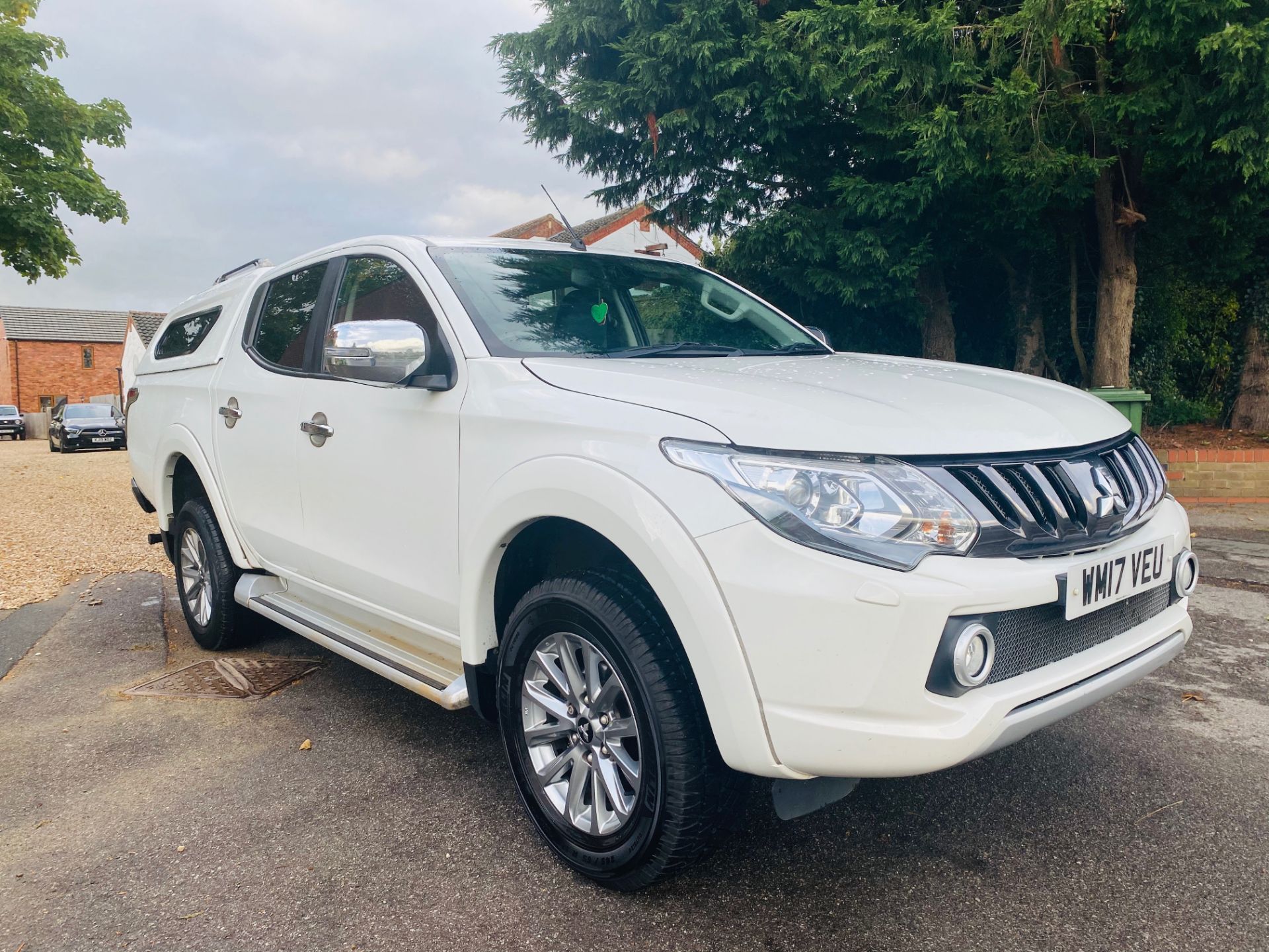 On Sale MITSUBISHI L200 "BARBARIAN" 2.4D-ID "AUTO" - 17 REG - LEATHER - SAT NAV - HUGE SPEC -CANOPY - Image 3 of 25