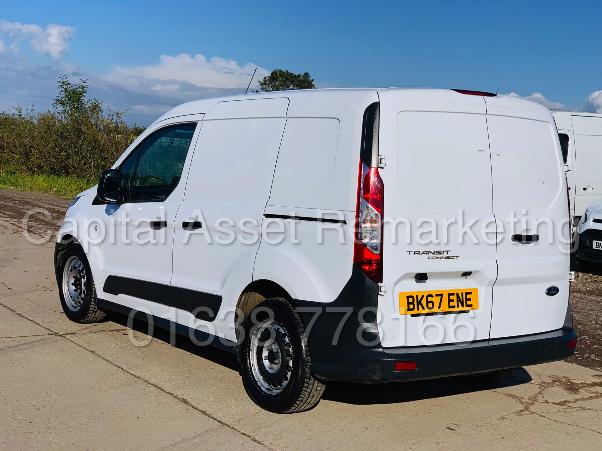 FORD TRANSIT CONNECT *SWB* (2018 - EURO 6) '1.5 TDCI - 6 SPEED' (1 OWNER) *U-LEZ COMPLIANT* - Image 10 of 37