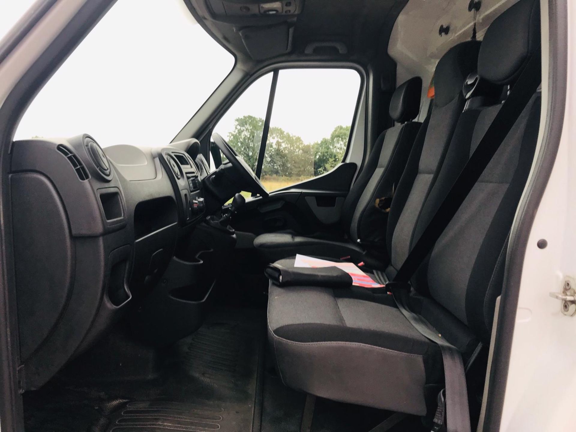 On Sale RENAULT MASTER *BUSINESS EDITION* LWB HI-ROOF (2015 MODEL) '2.3 DCI - 125 BHP - 6 SPEED' - Image 14 of 19