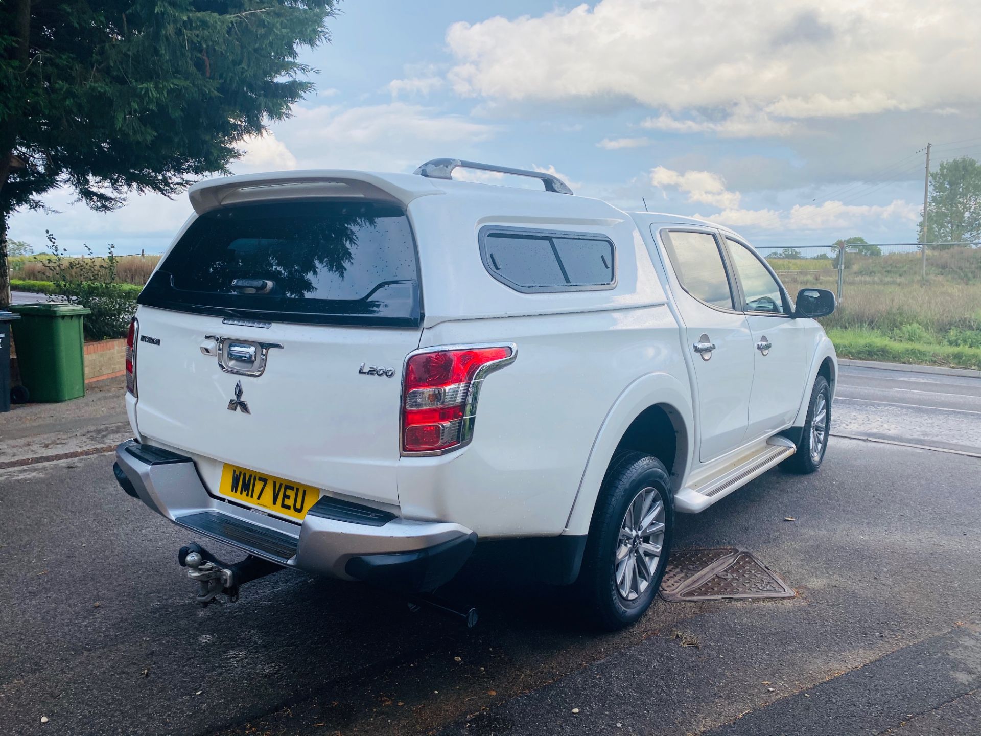 On Sale MITSUBISHI L200 "BARBARIAN" 2.4D-ID "AUTO" - 17 REG - LEATHER - SAT NAV - HUGE SPEC -CANOPY - Image 8 of 25