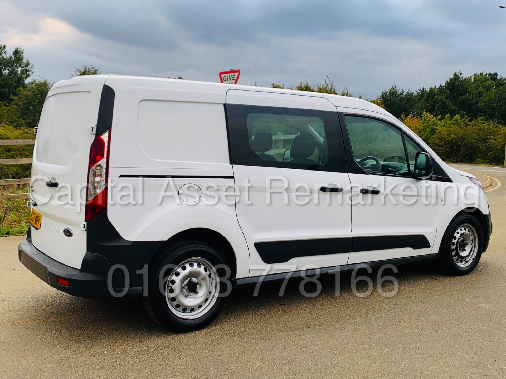 ON SALE FORD TRANSIT CONNECT *LWB- 5 SEATER CREW VAN* (2018 - EURO 6) 1.5 TDCI *AIR CON* (1 OWNER) - Image 13 of 45