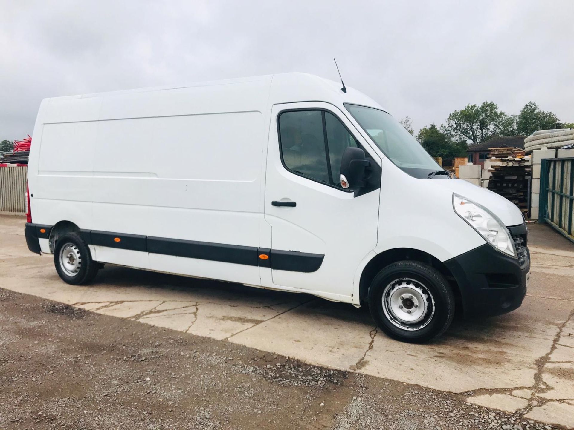 On Sale RENAULT MASTER *BUSINESS EDITION* LWB HI-ROOF (2015 MODEL) '2.3 DCI - 125 BHP - 6 SPEED'