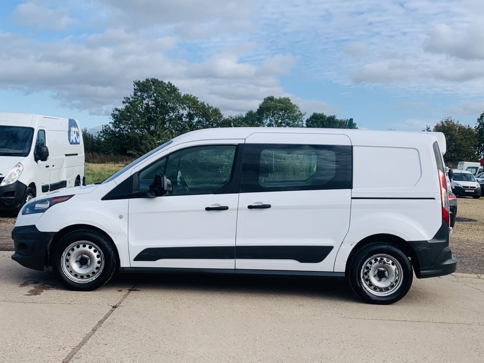 FORD TRANSIT CONNECT *LWB- 5 SEATER CREW VAN* (2018 - EURO 6) 1.5 TDCI - 100 BHP *AIR CON* (1 OWNER) - Image 8 of 40