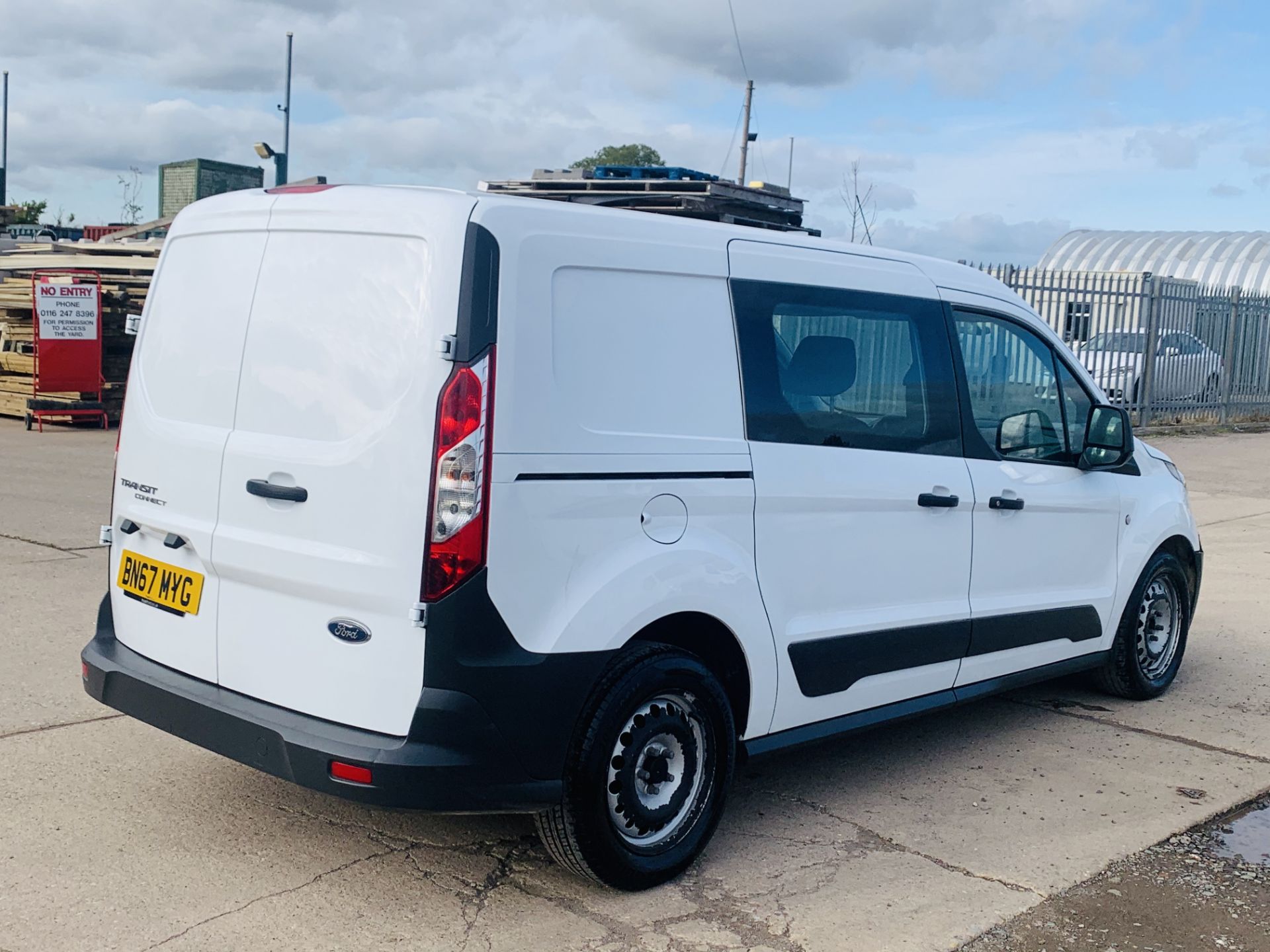 FORD TRANSIT CONNECT *LWB- 5 SEATER CREW VAN* (2018 - EURO 6) 1.5 TDCI - 100 BHP *AIR CON* (1 OWNER) - Image 13 of 40