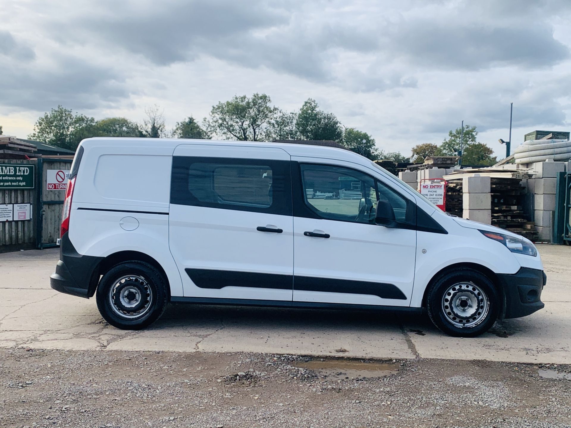 FORD TRANSIT CONNECT *LWB- 5 SEATER CREW VAN* (2018 - EURO 6) 1.5 TDCI - 100 BHP *AIR CON* (1 OWNER) - Image 14 of 40