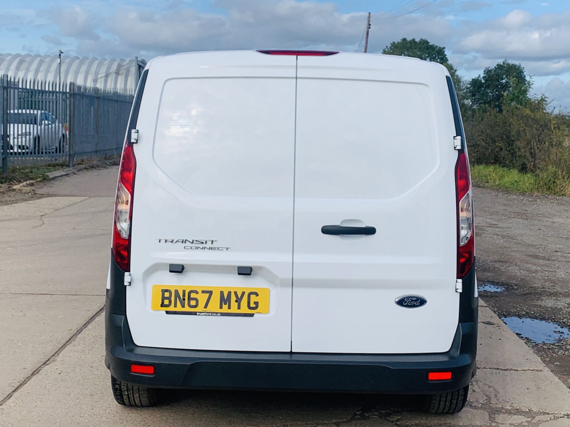 FORD TRANSIT CONNECT *LWB- 5 SEATER CREW VAN* (2018 - EURO 6) 1.5 TDCI - 100 BHP *AIR CON* (1 OWNER) - Image 11 of 40