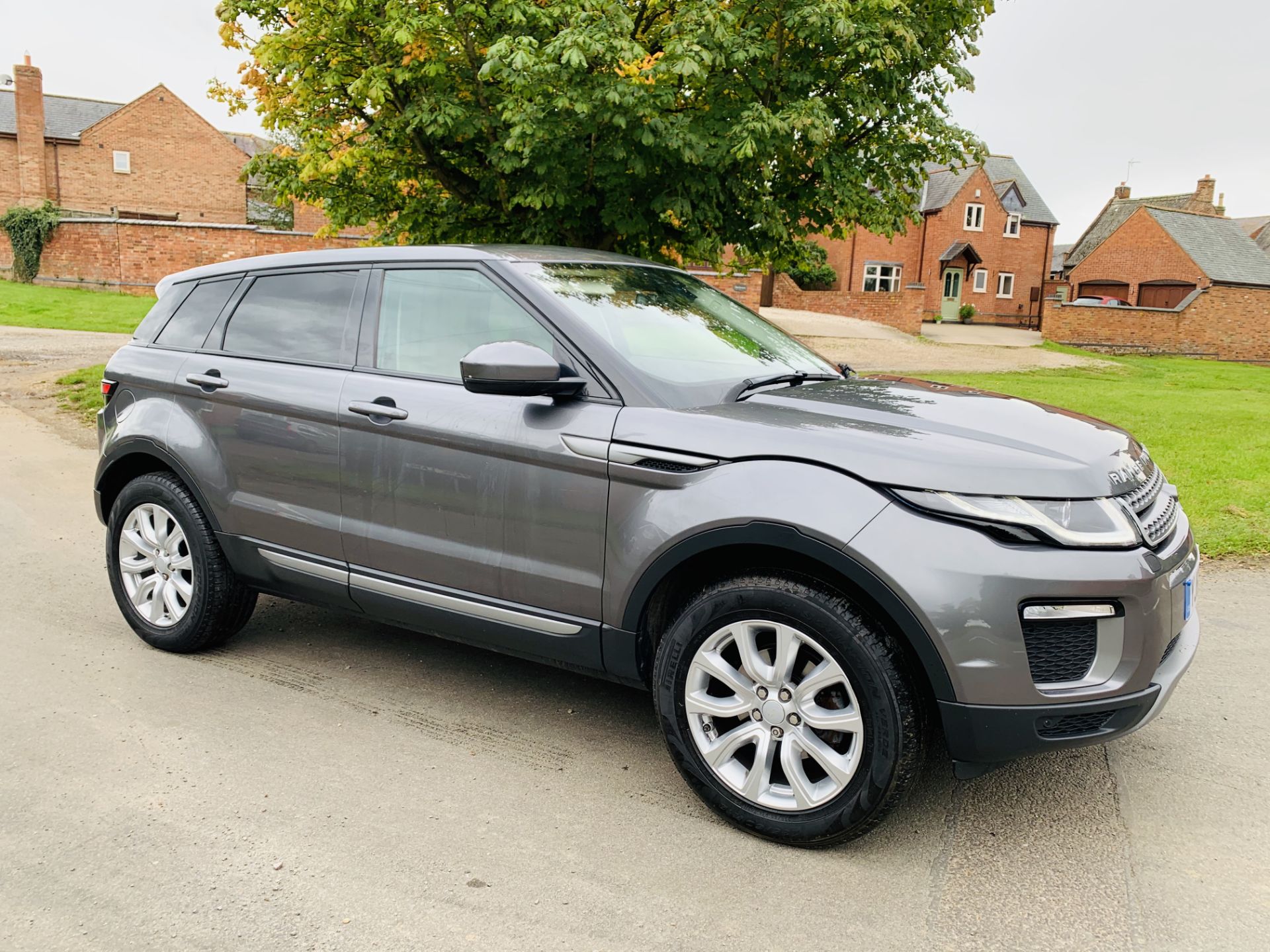 (On Sale) RANGE ROVER EVOQUE *SE TECH* SUV (2017 - EURO 6) '2.0 ED4 - 150 BHP' *LEATHER* (HUGE SPEC)