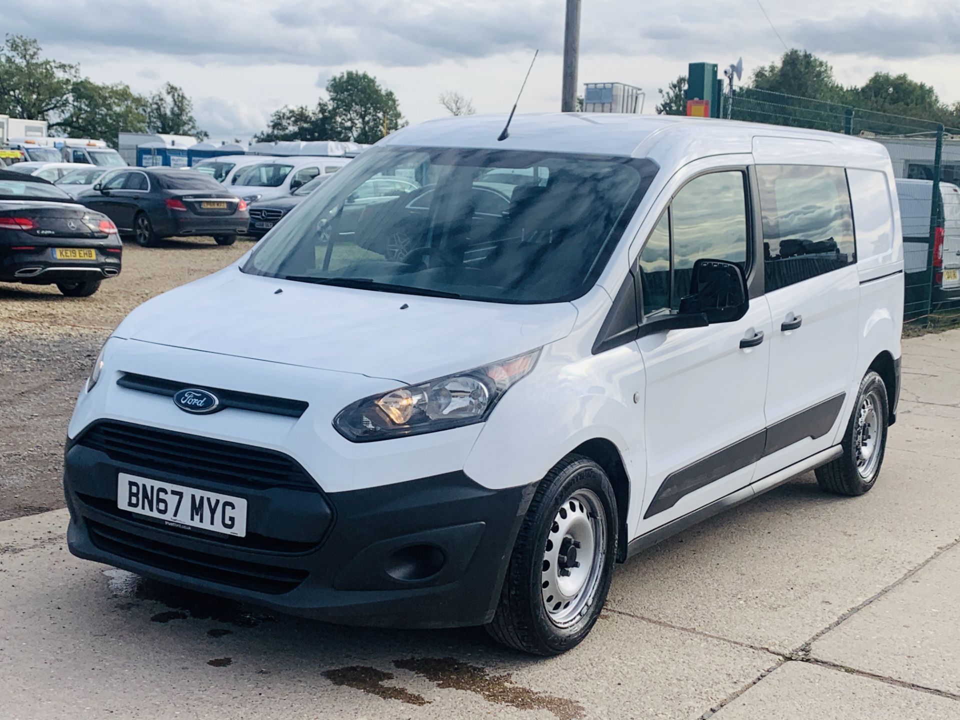 FORD TRANSIT CONNECT *LWB- 5 SEATER CREW VAN* (2018 - EURO 6) 1.5 TDCI - 100 BHP *AIR CON* (1 OWNER) - Image 5 of 40