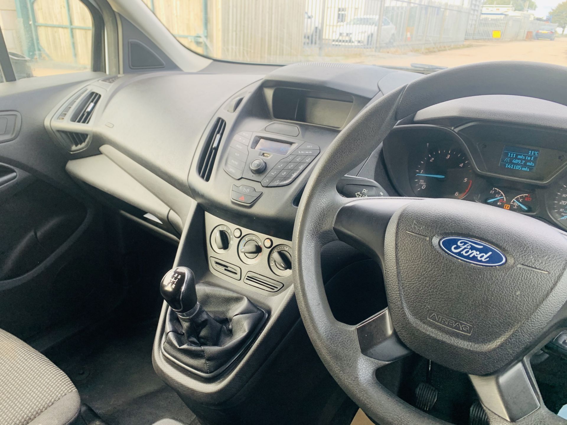 FORD TRANSIT CONNECT *LWB- 5 SEATER CREW VAN* (2018 - EURO 6) 1.5 TDCI - 100 BHP *AIR CON* (1 OWNER) - Image 32 of 40