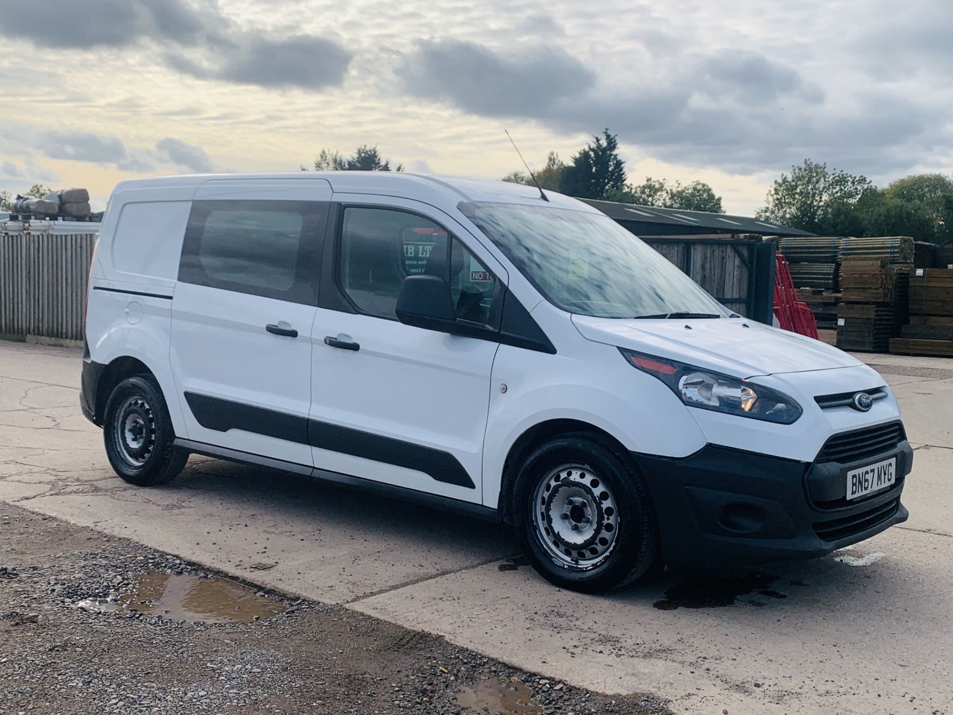 FORD TRANSIT CONNECT *LWB- 5 SEATER CREW VAN* (2018 - EURO 6) 1.5 TDCI - 100 BHP *AIR CON* (1 OWNER) - Image 2 of 40